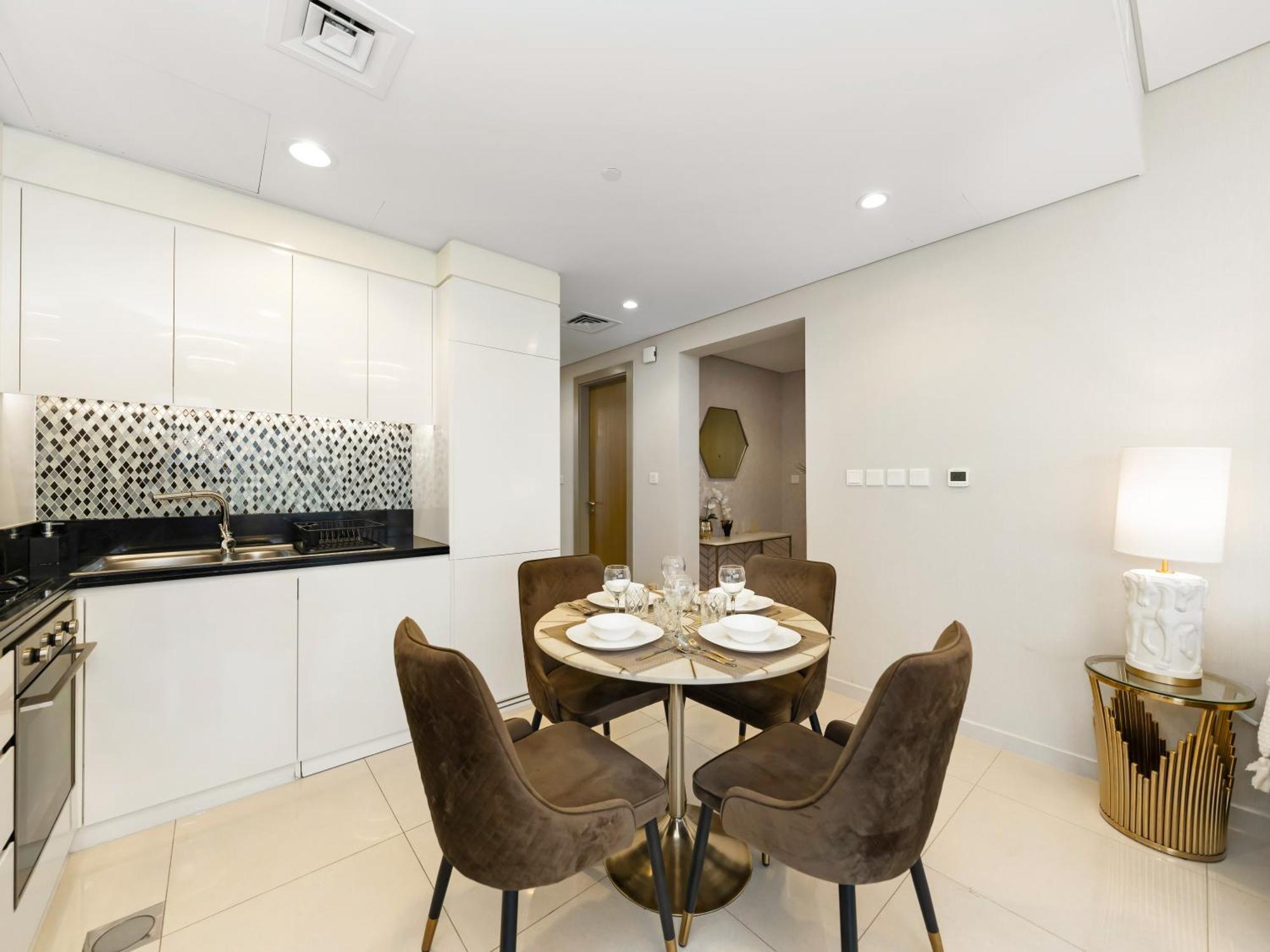 Lux 3bhk Apartment, High Floor In Business Bay With Canal Views Dubai
