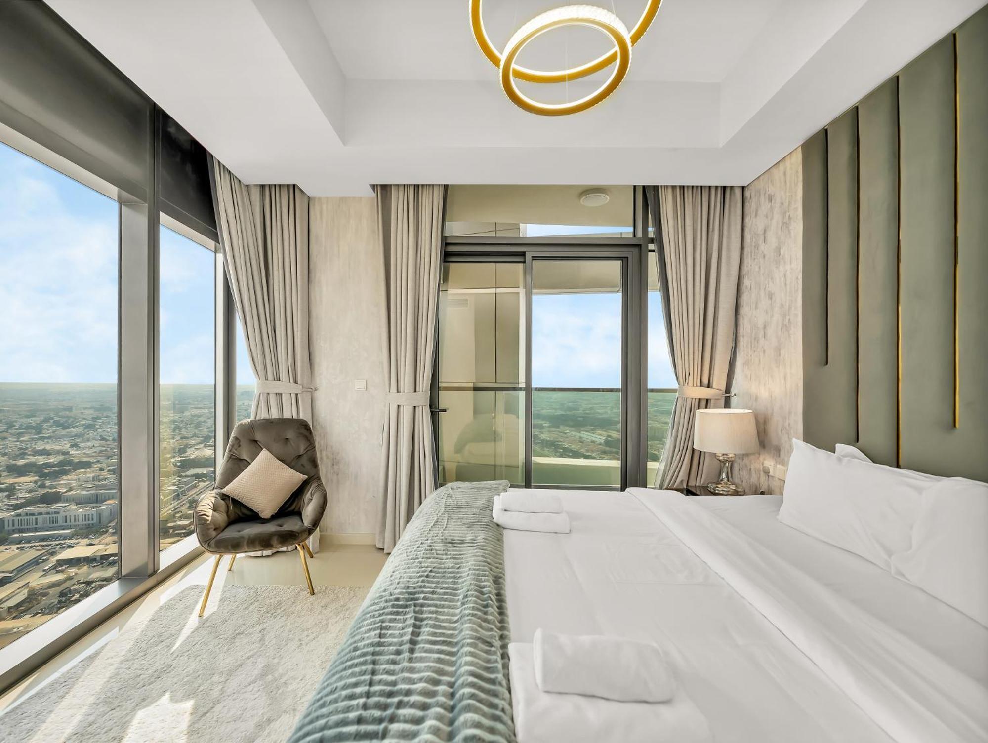 Lux 3bhk Apartment, High Floor In Business Bay With Canal Views Dubai
