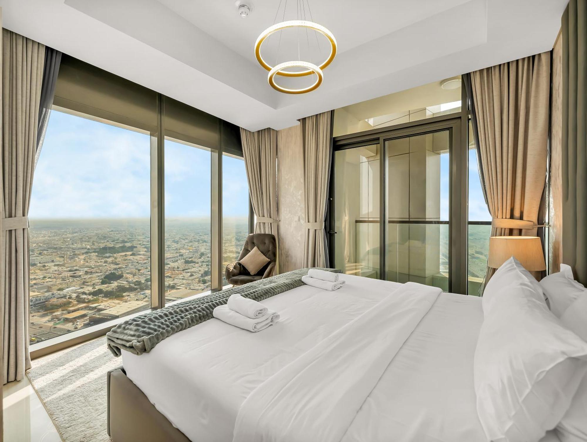 Lux 3bhk Apartment, High Floor In Business Bay With Canal Views