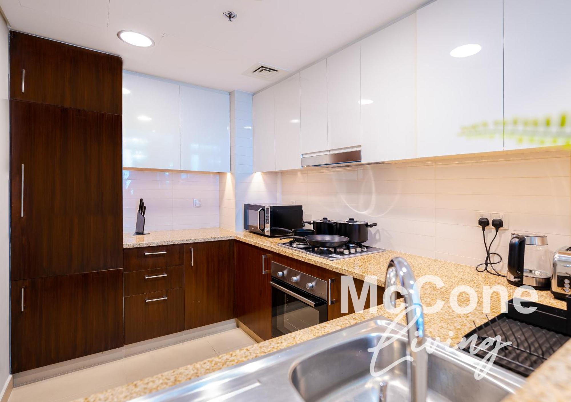 Classic 1 Bed In Burj Vista Tower, Downtown Apartment