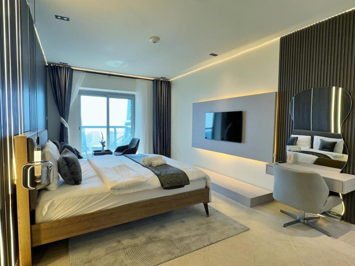 Apartment Skyline Sanctuary On The 82Nd Dubai
