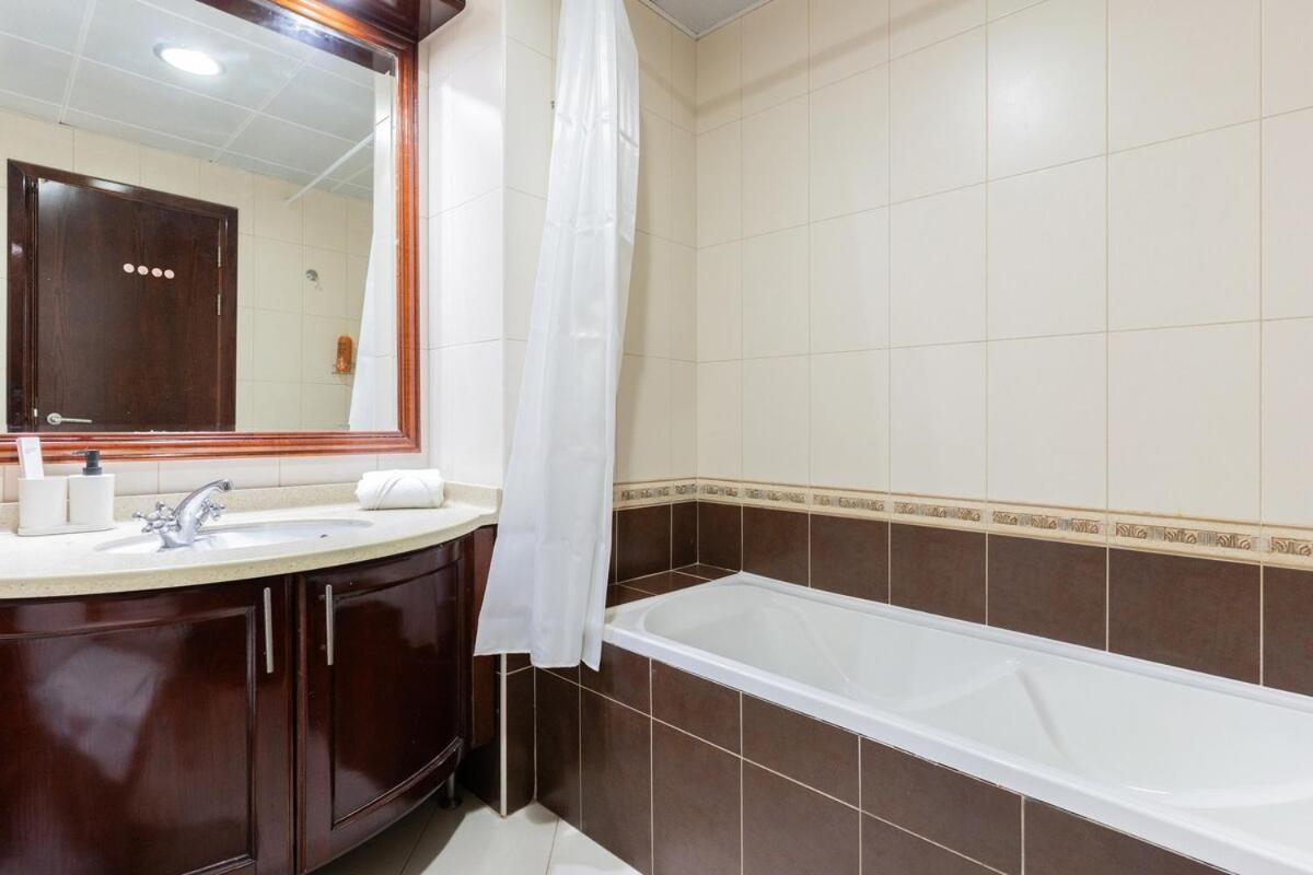Luxury 3 Bedroom With Stunning Full Marina View In Apartment