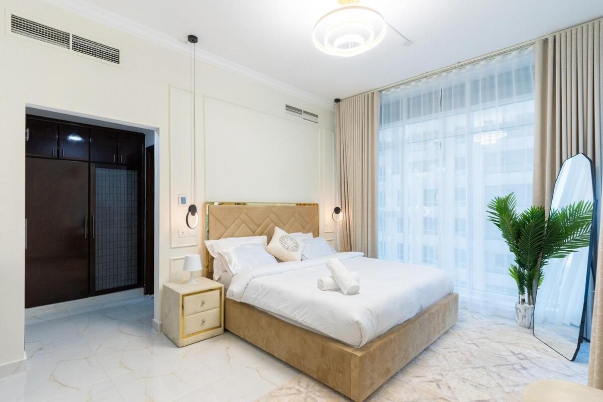 Luxury 3 Bedroom With Stunning Full Marina View In Apartment Dubai