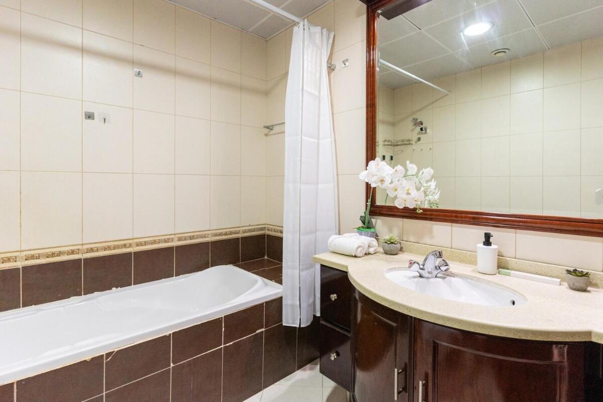 Luxury 3 Bedroom With Stunning Full Marina View In * Dubai