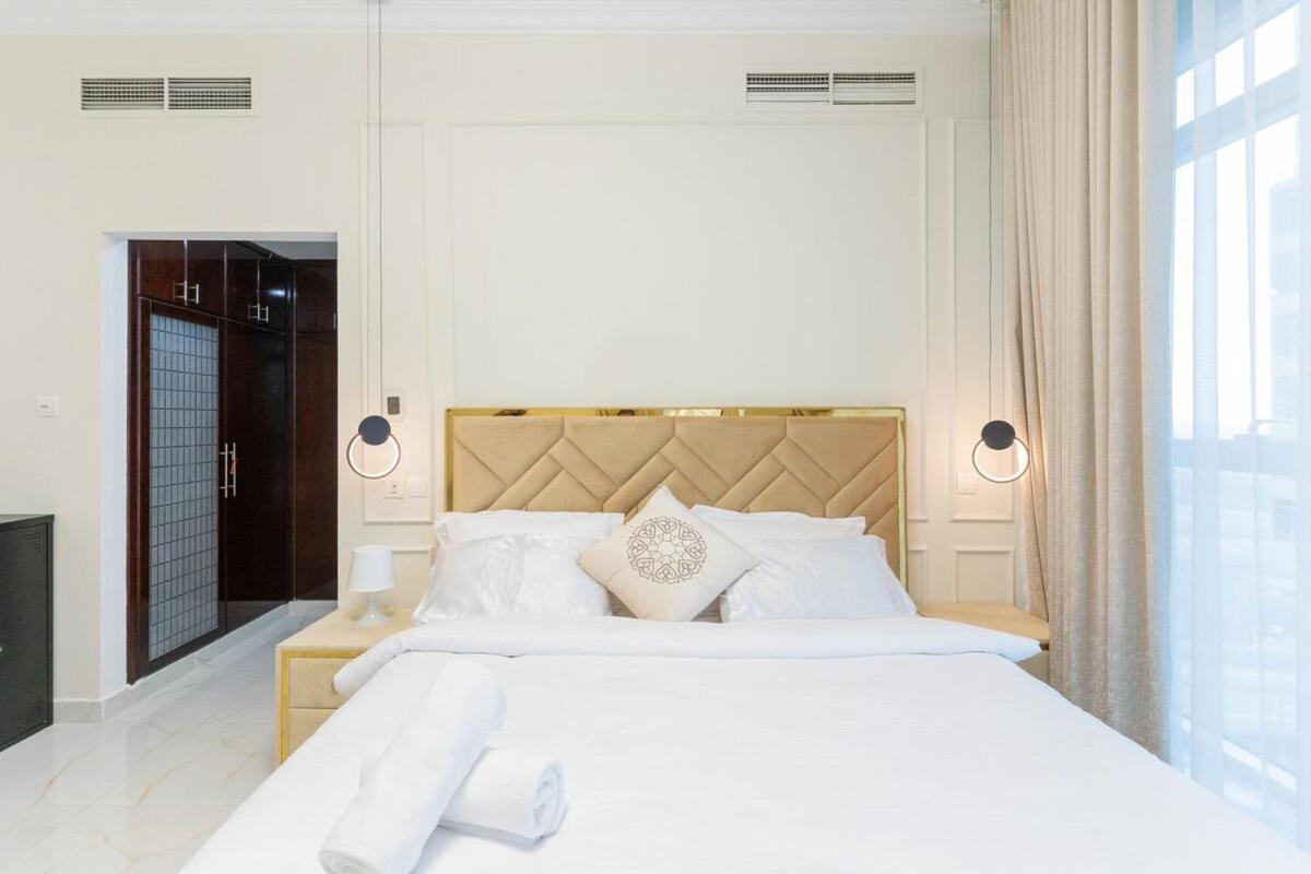 Luxury 3 Bedroom With Stunning Full Marina View In Apartment Dubai