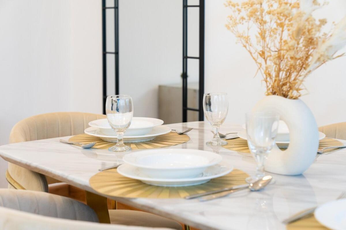Luxury 3 Bedroom With Stunning Full Marina View In Apartment *