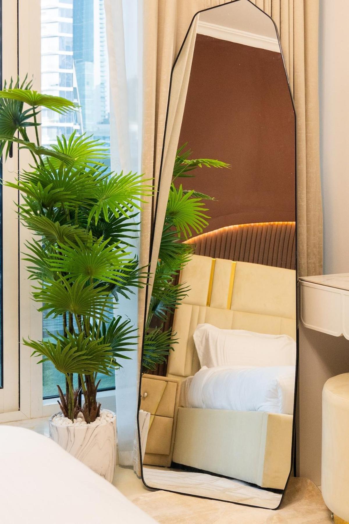 Luxury 3 Bedroom With Stunning Full Marina View In Apartment