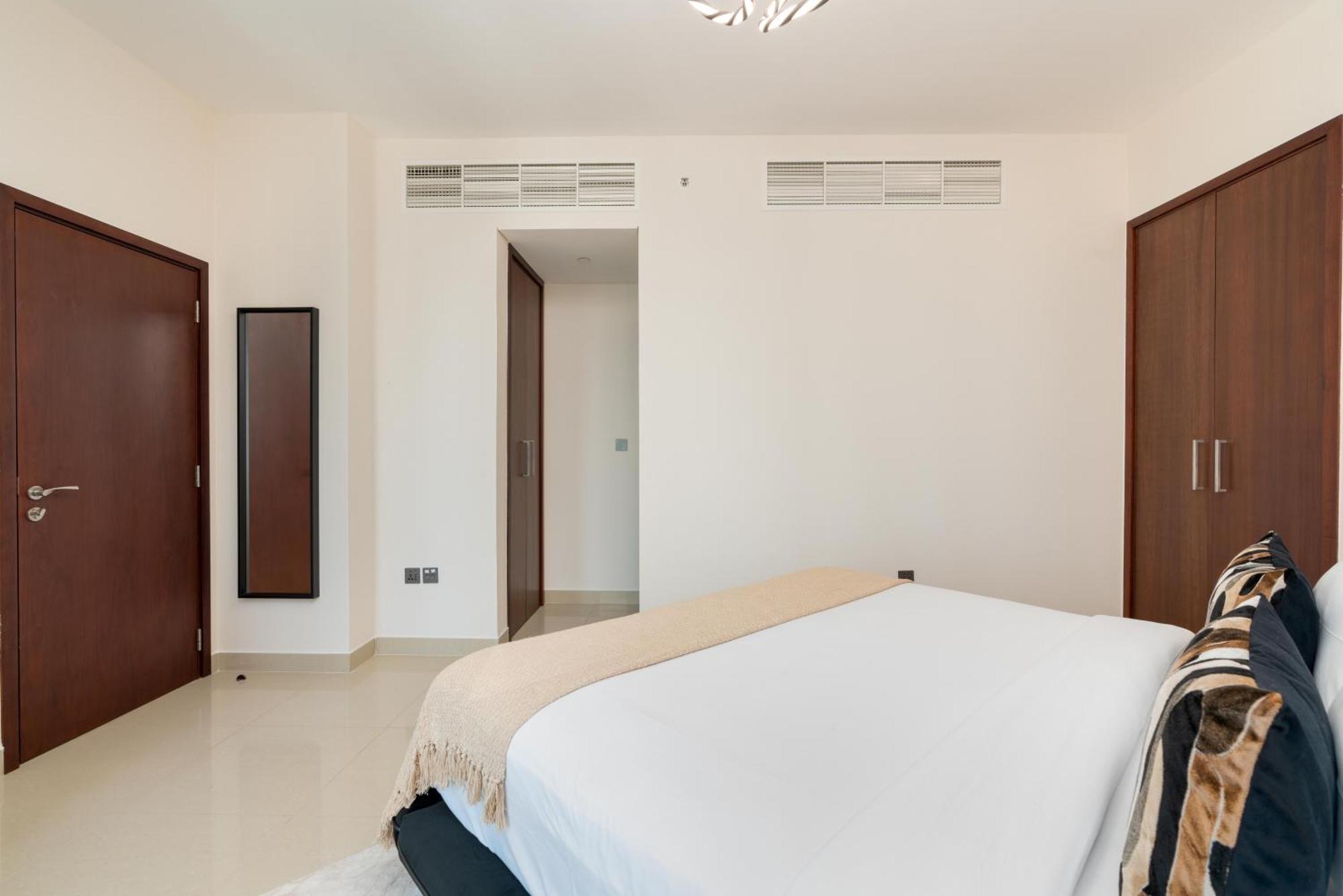 Lux I 29 Blvd I Burj Khalifa & Fountain Views Apartment Dubai