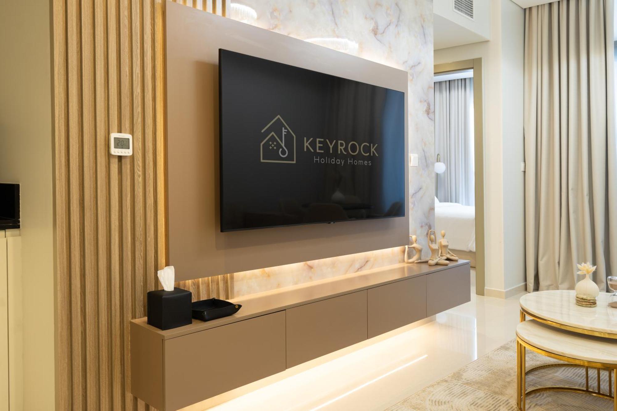 Luxury At Aykon Tower - Views Apartment