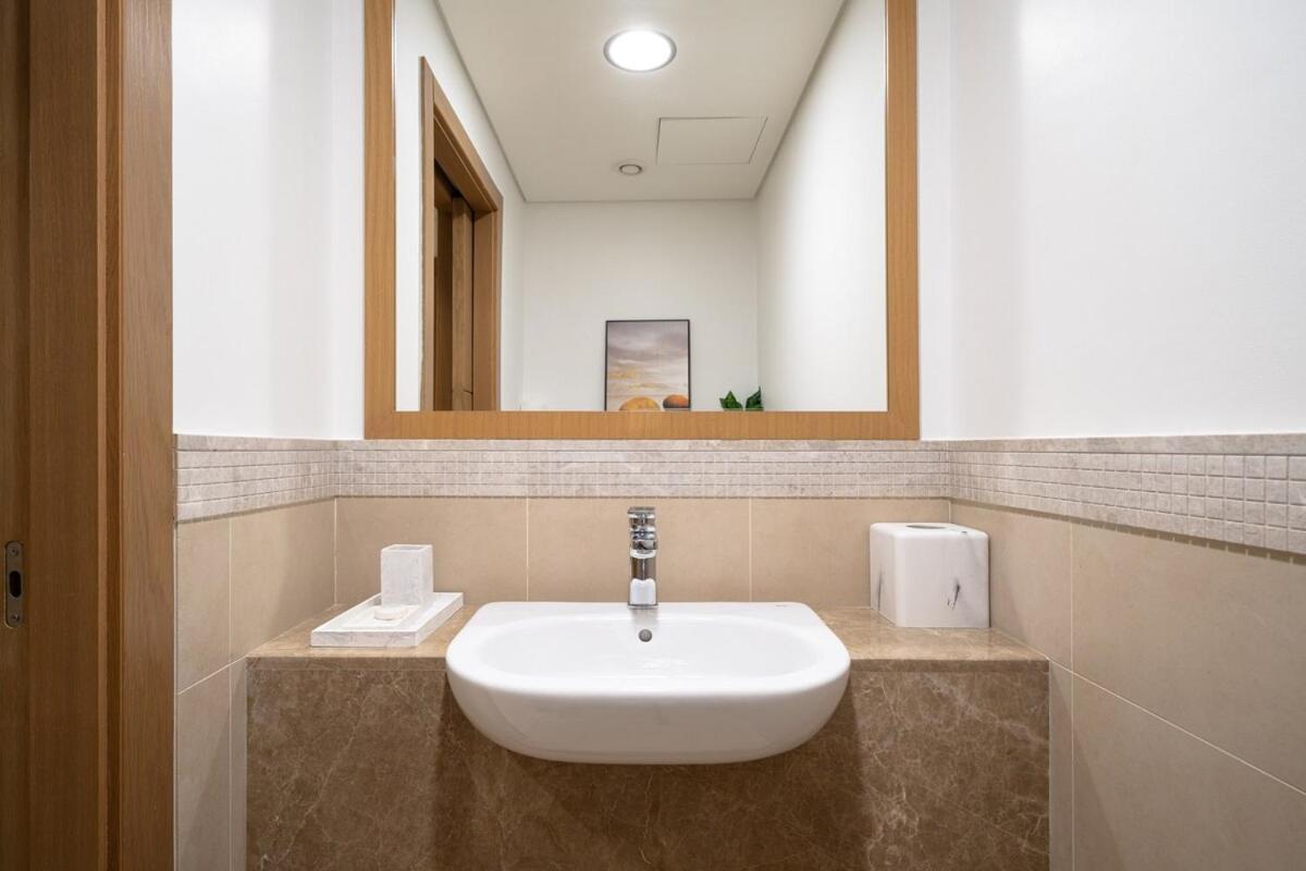 Royal Vista At Burj Vista - Downtown Burj Khalifa View - Brand New Luxury 2br Apartment *