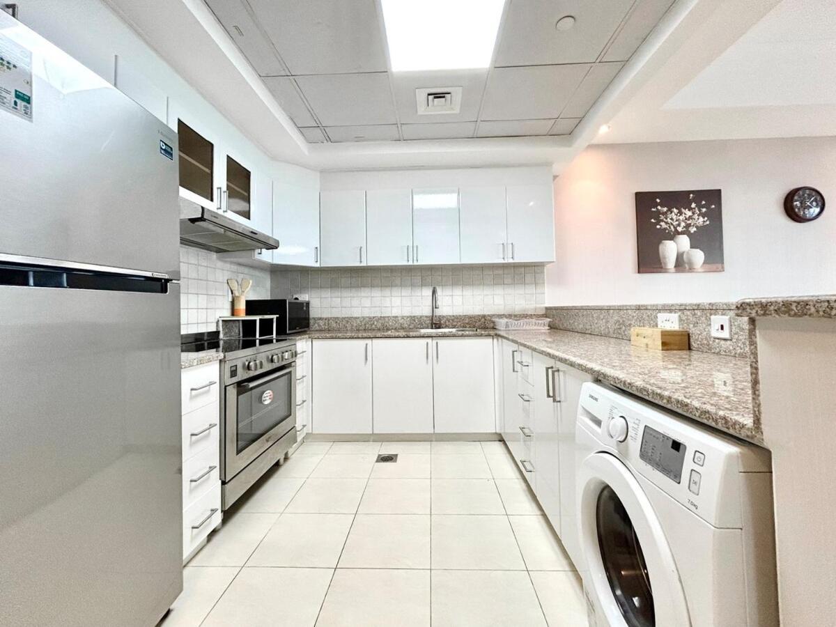 Homes 2 Retreat - Luxury & Spacious 1br With Balcony In Business Bay Apartment Dubai