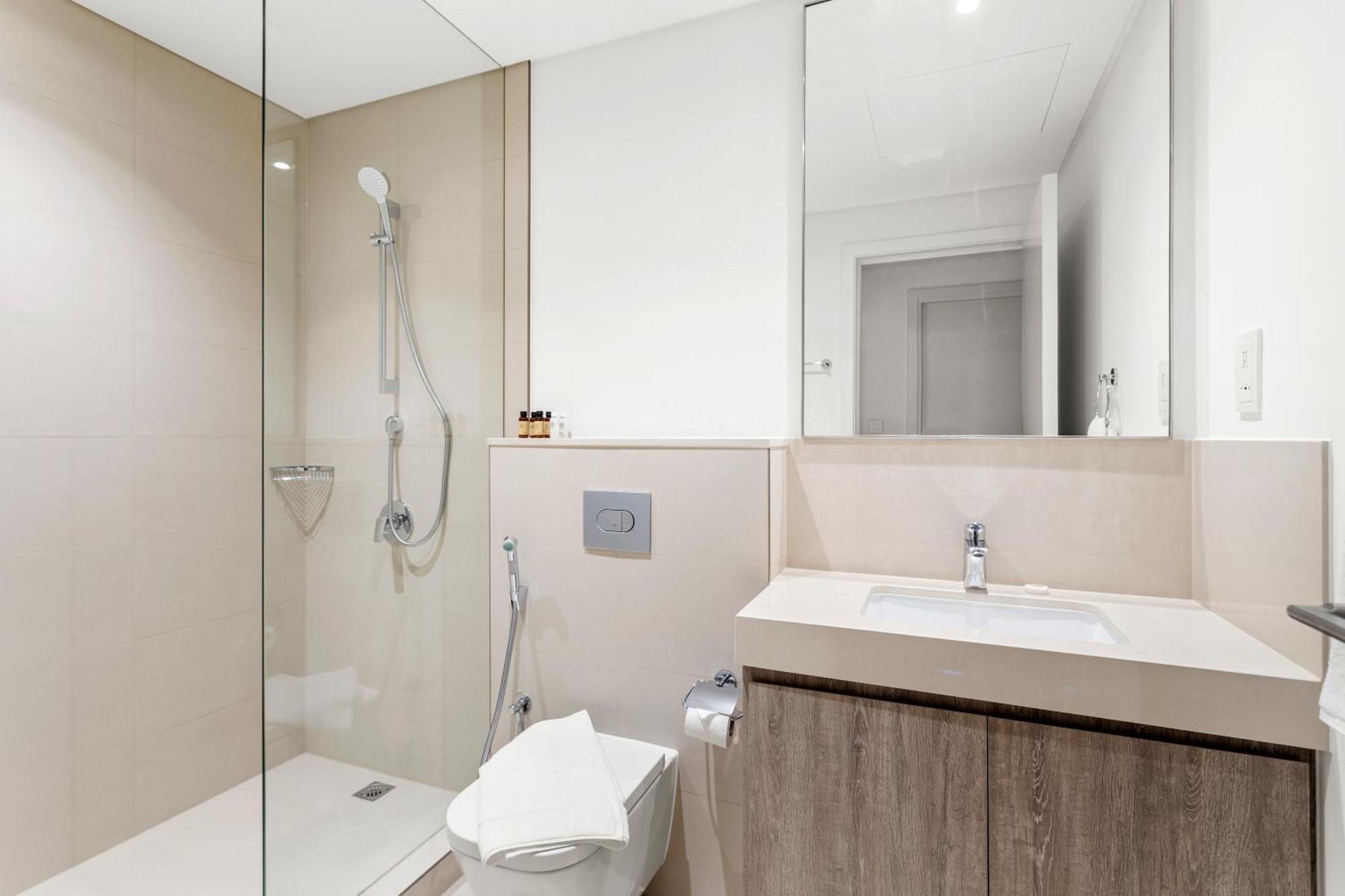 Silkhaus High Floor 2bdr With View With Pool & Gym Apartment