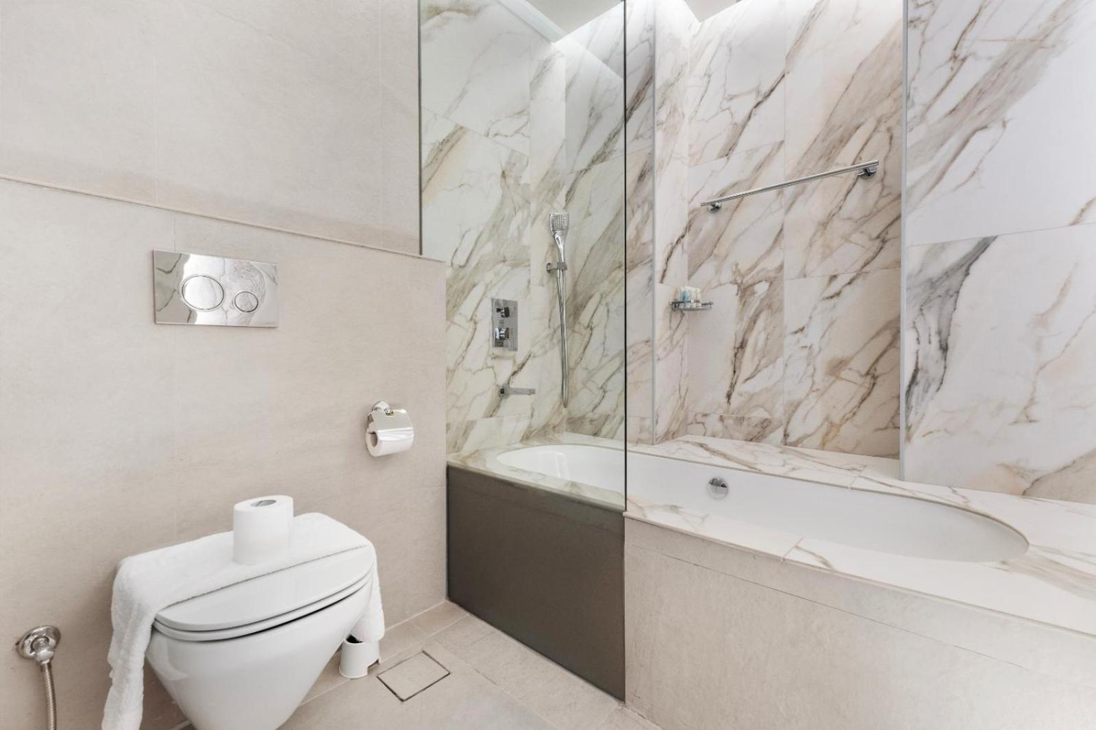 Luxury Living In Marina 1br Extra Large Dubai