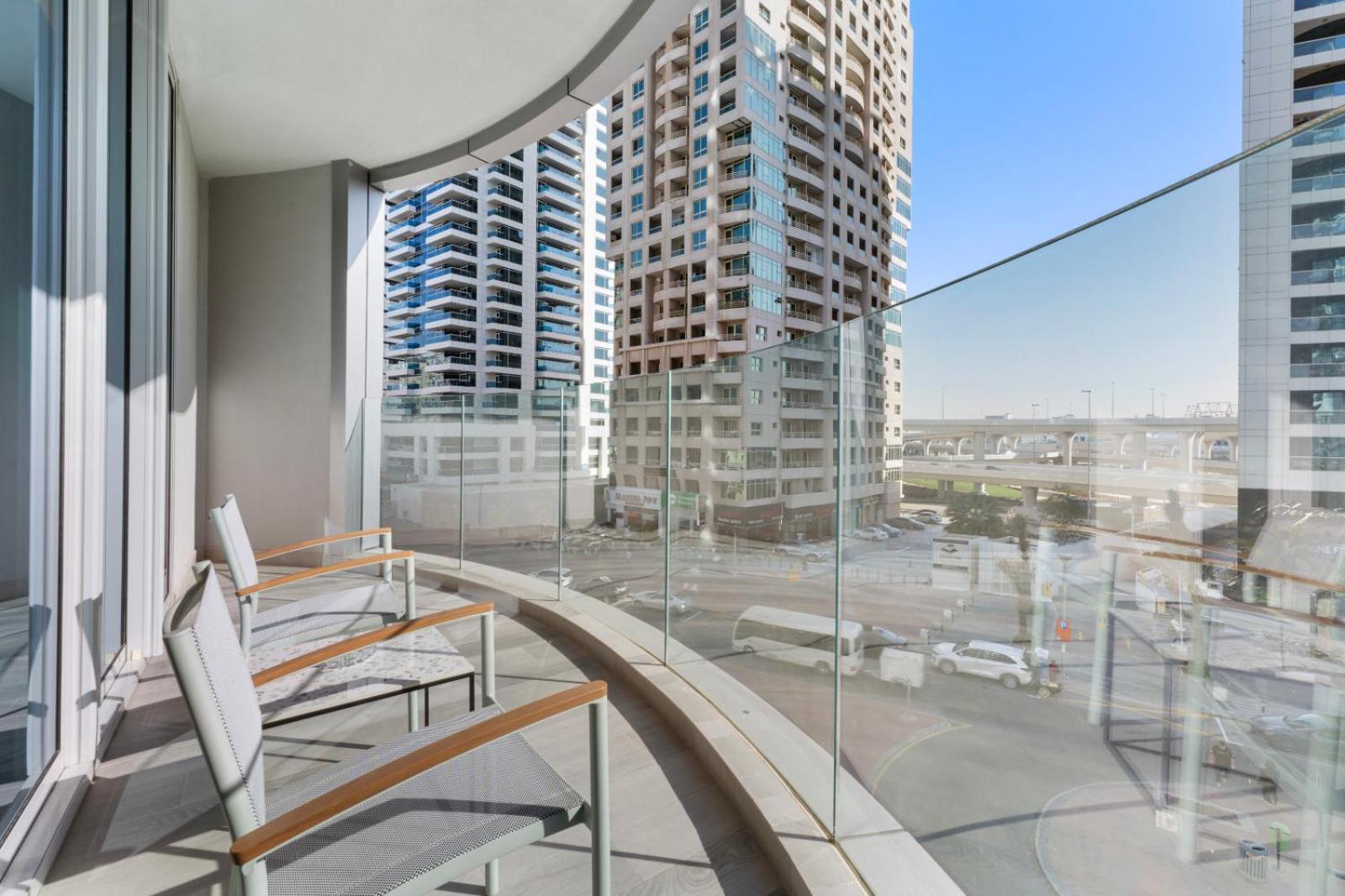 Luxury Living In Marina 1br Extra Large Apartment