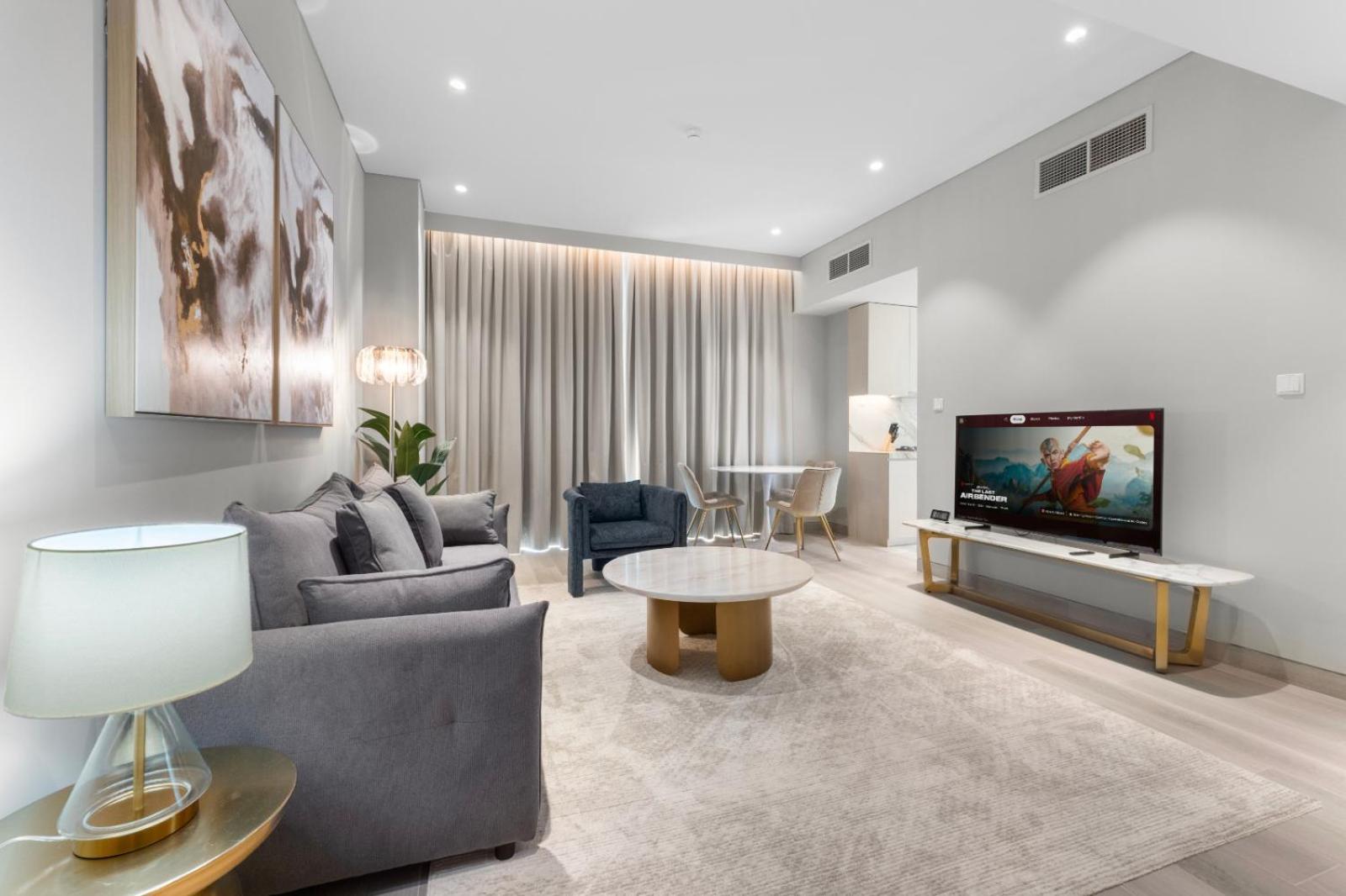 Apartment Luxury Living In Marina 1br Extra Large *