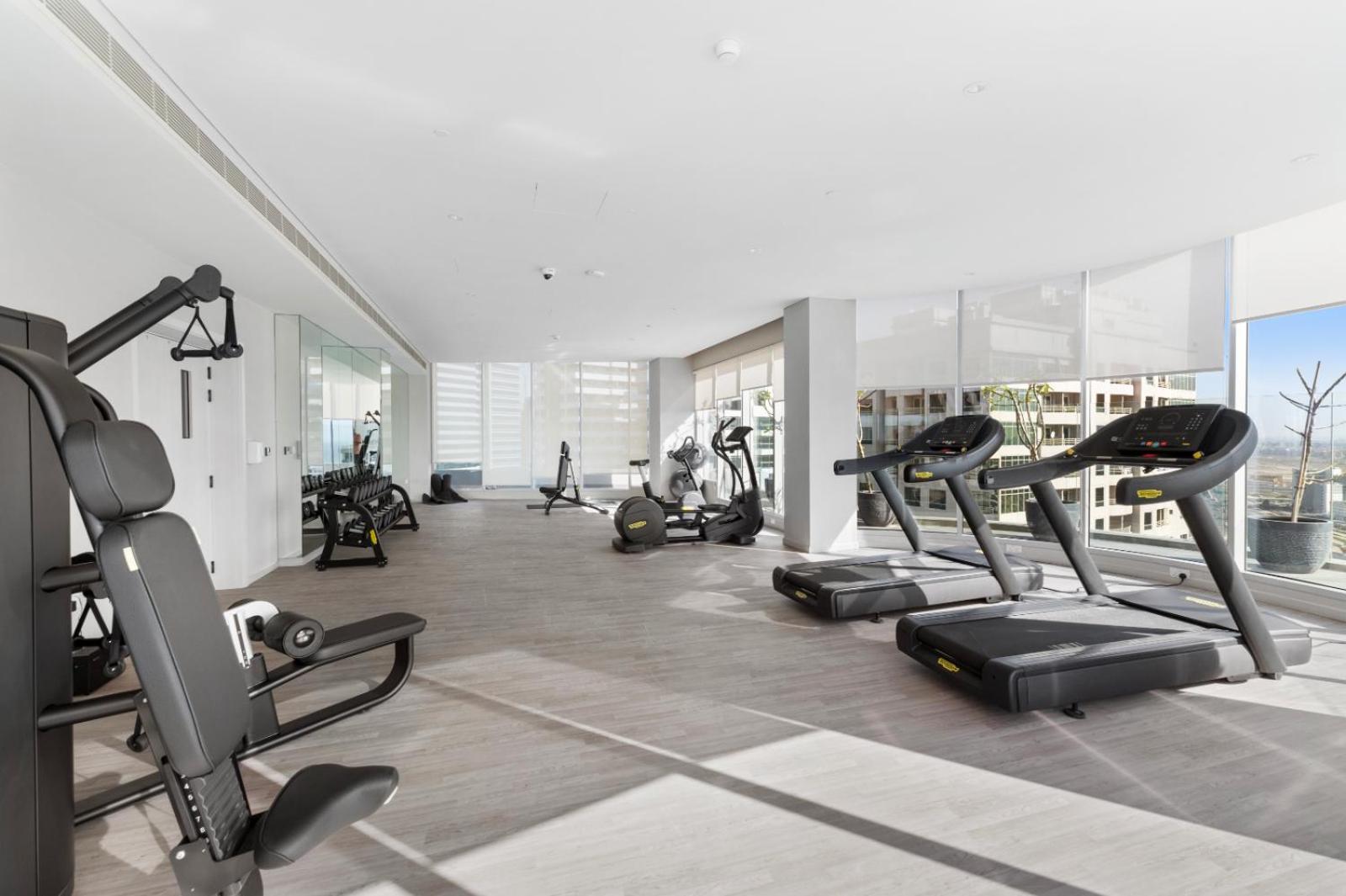 Luxury Living In Marina 1br Extra Large Apartment