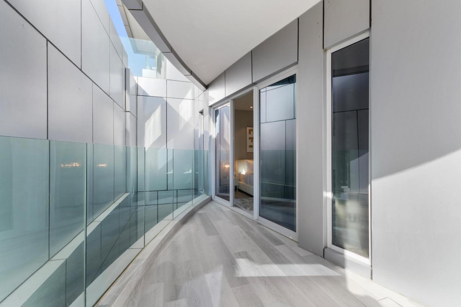 Luxury Living In Marina 1br Extra Large