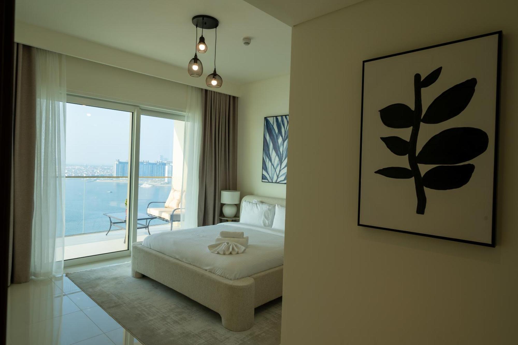 Homes & Beyond I Pristine 2br With Waterfront View * Dubai