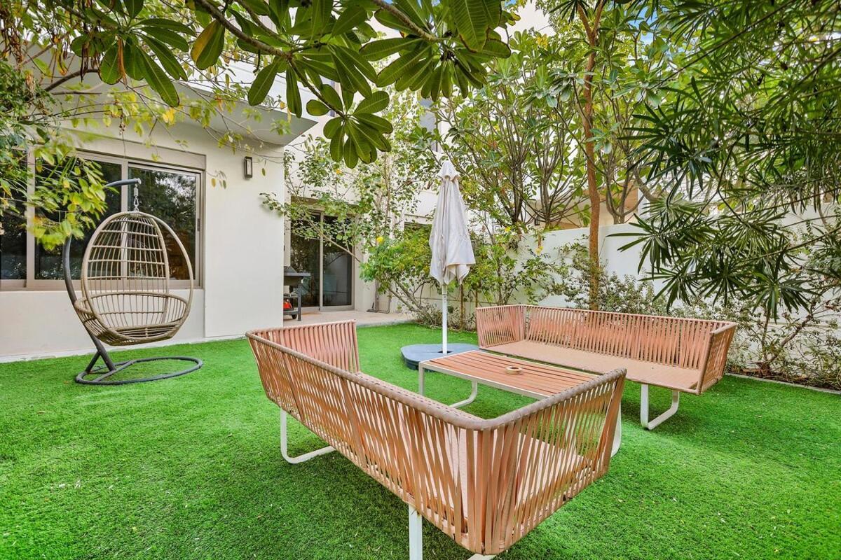 First Class Style Meets Scenic Beauty Apartment Dubai