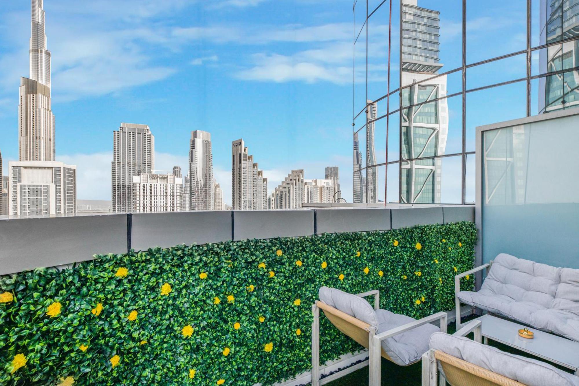 Apartment Sky Pool Gem With Iconic Burj Khalifa Views 3br In Paramount Midtown Dubai