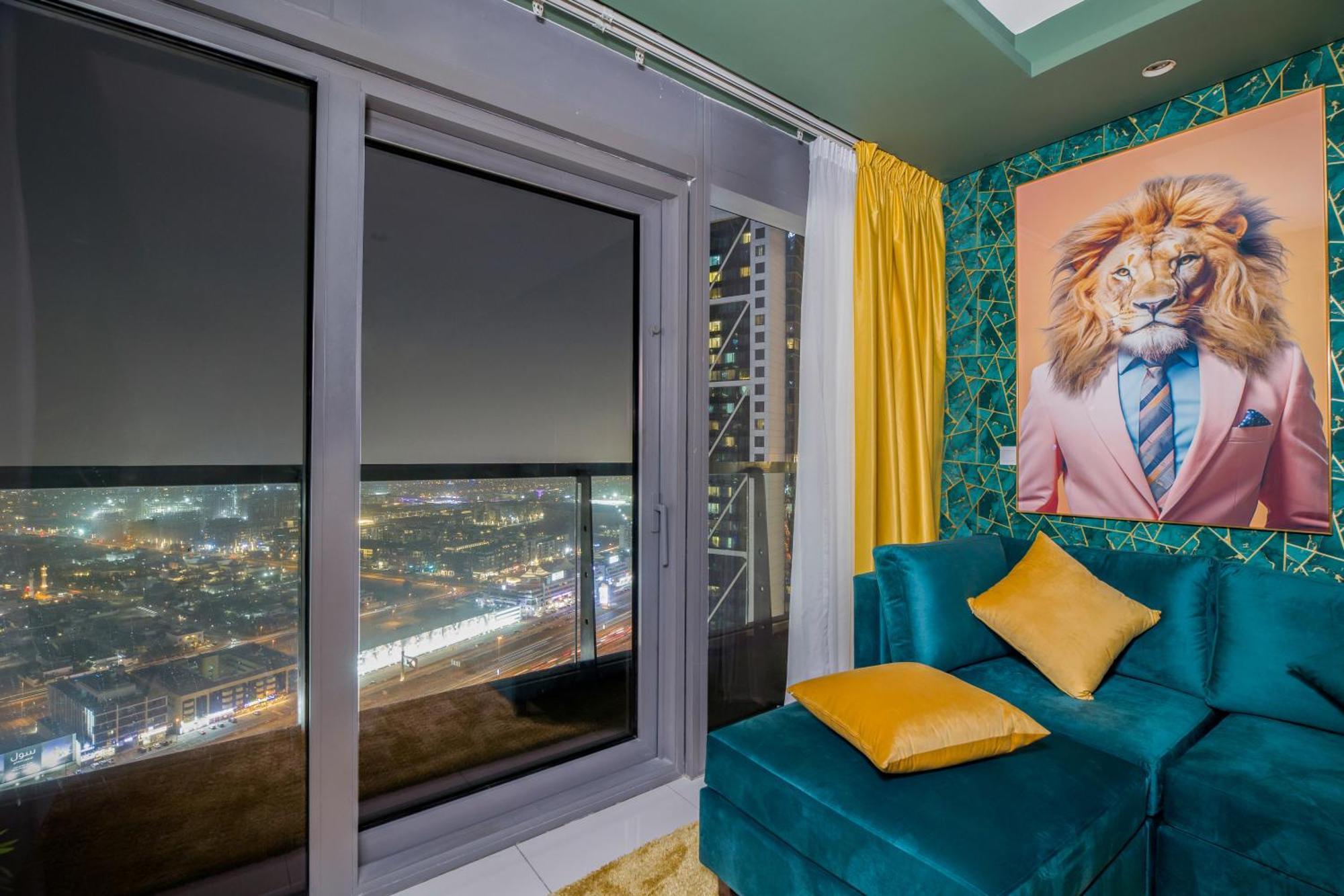 Sky Pool Gem With Iconic Burj Khalifa Views 3br In Paramount Midtown *