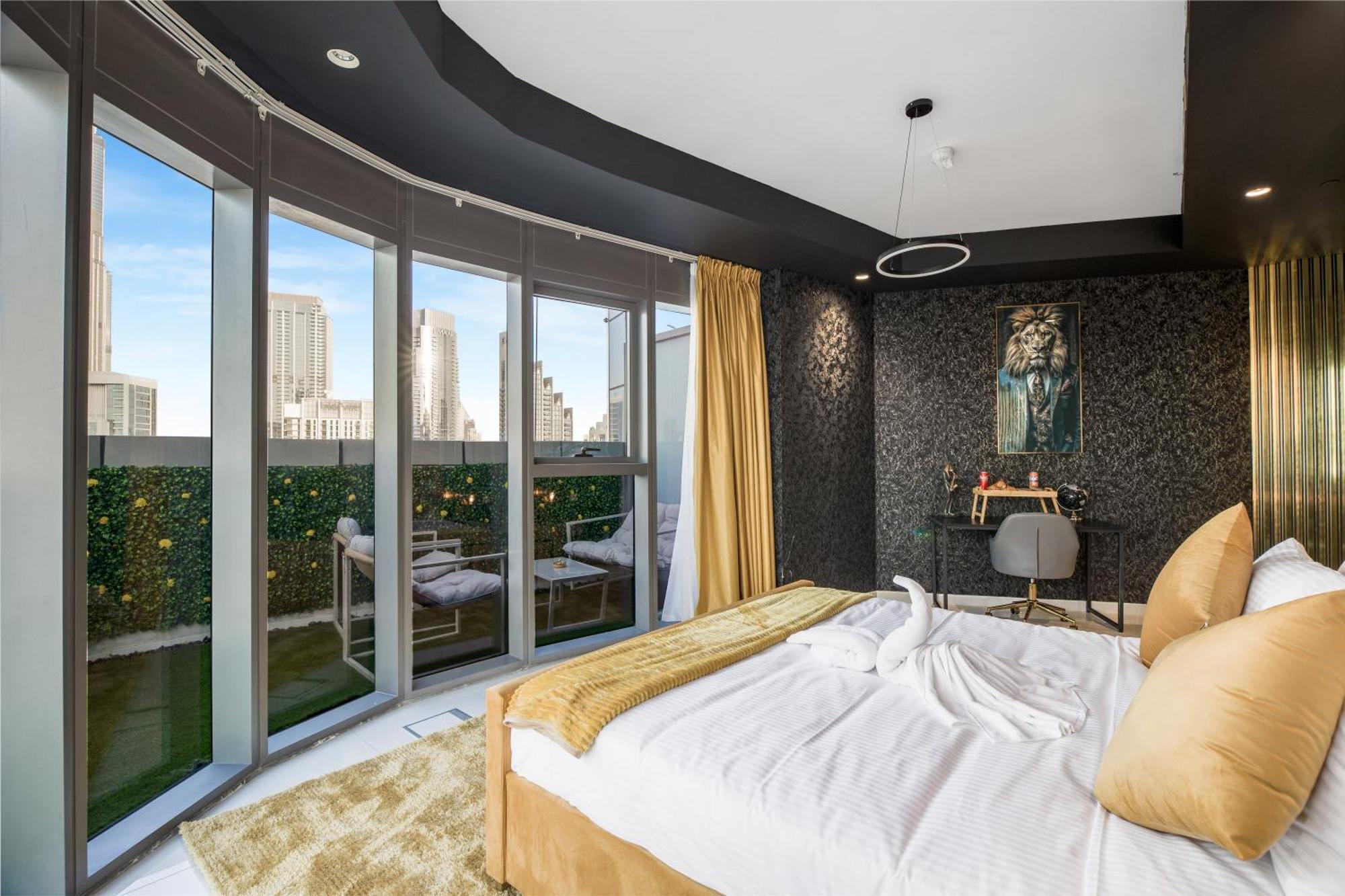 Sky Pool Gem With Iconic Burj Khalifa Views 3br In Paramount Midtown *
