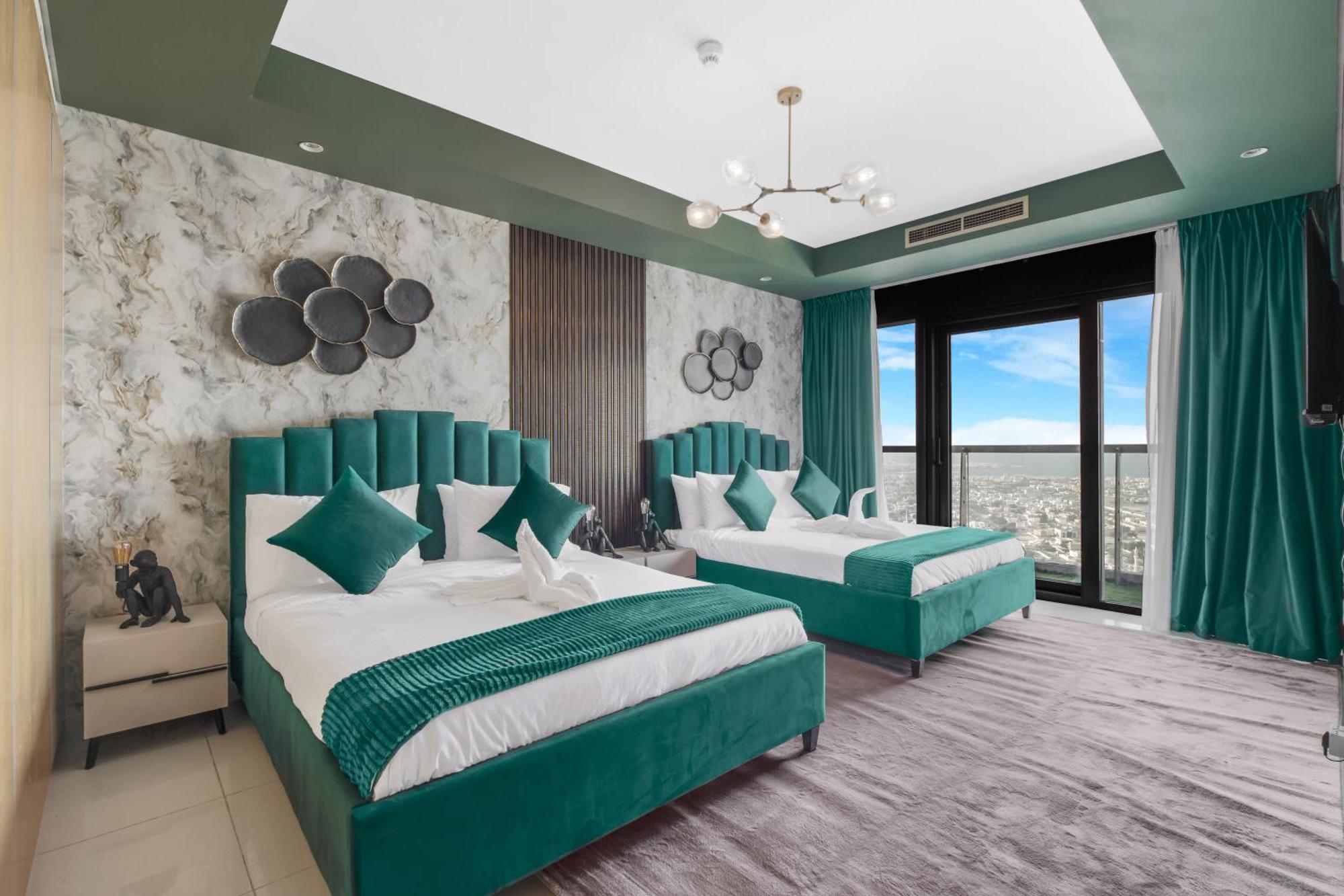 Sky Pool Gem With Iconic Burj Khalifa Views 3br In Paramount Midtown Apartment *