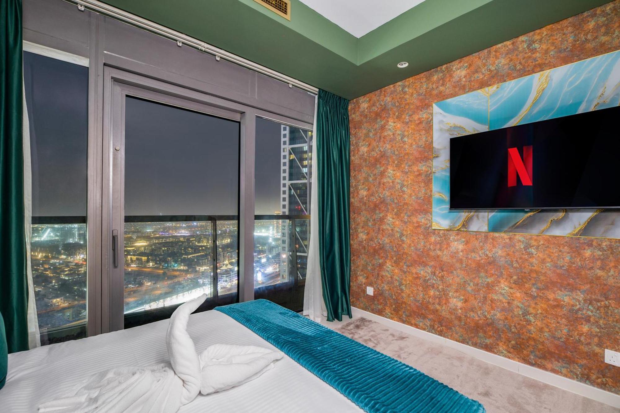 Apartment Sky Pool Gem With Iconic Burj Khalifa Views 3br In Paramount Midtown *