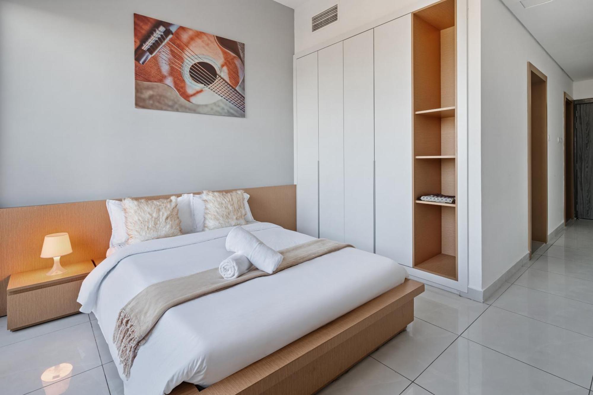 Comfy Near Silicon Oasis Apartment *