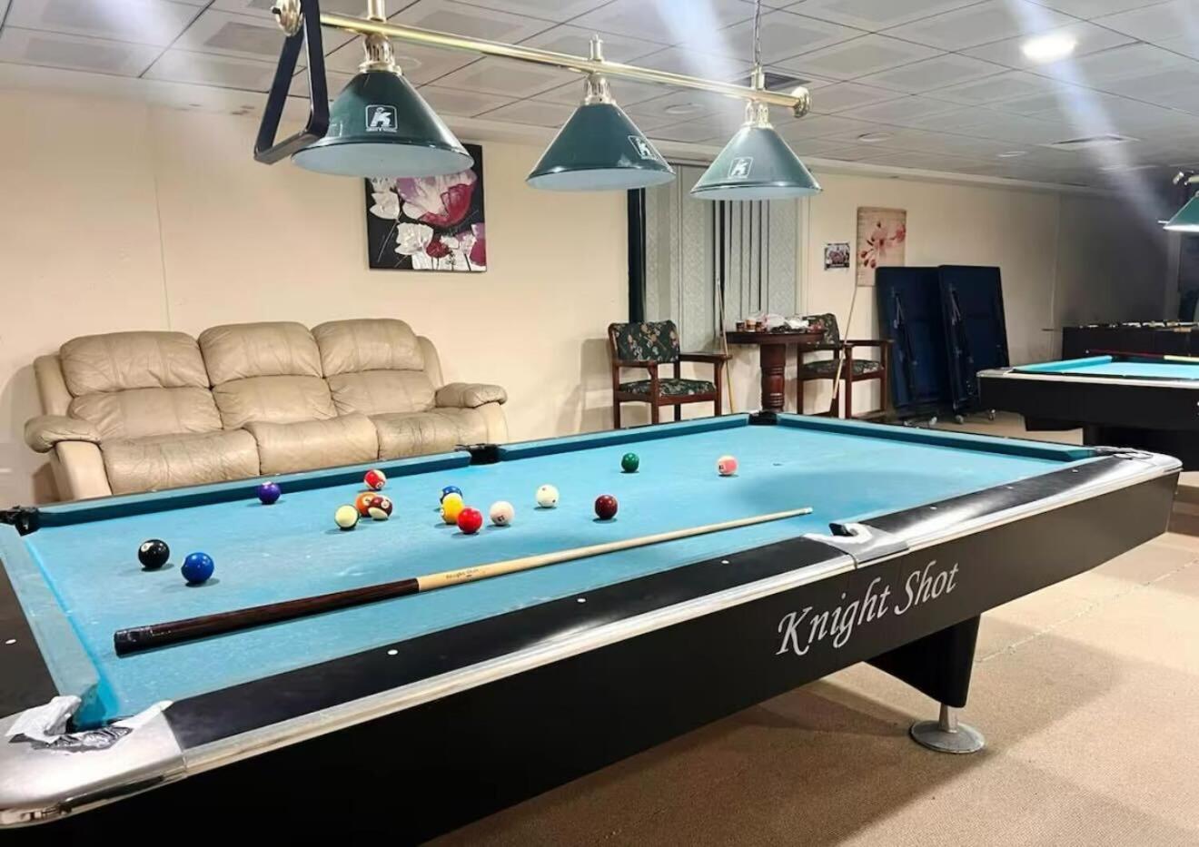 Homestay Contemporary In Barsha Heights Tecom Near Icm Metro Dubai