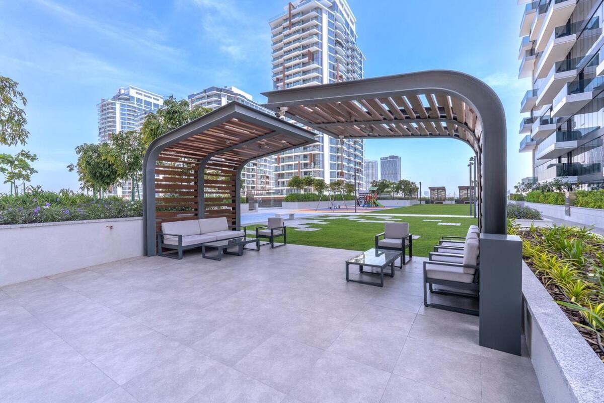 Apartment Vogue Al Wasl 1 West 33rd Floor With Sea View , Prime Location Walkable To Metro, Easy Access To Sheikh Zayed Road & World Trade Centre Dubai