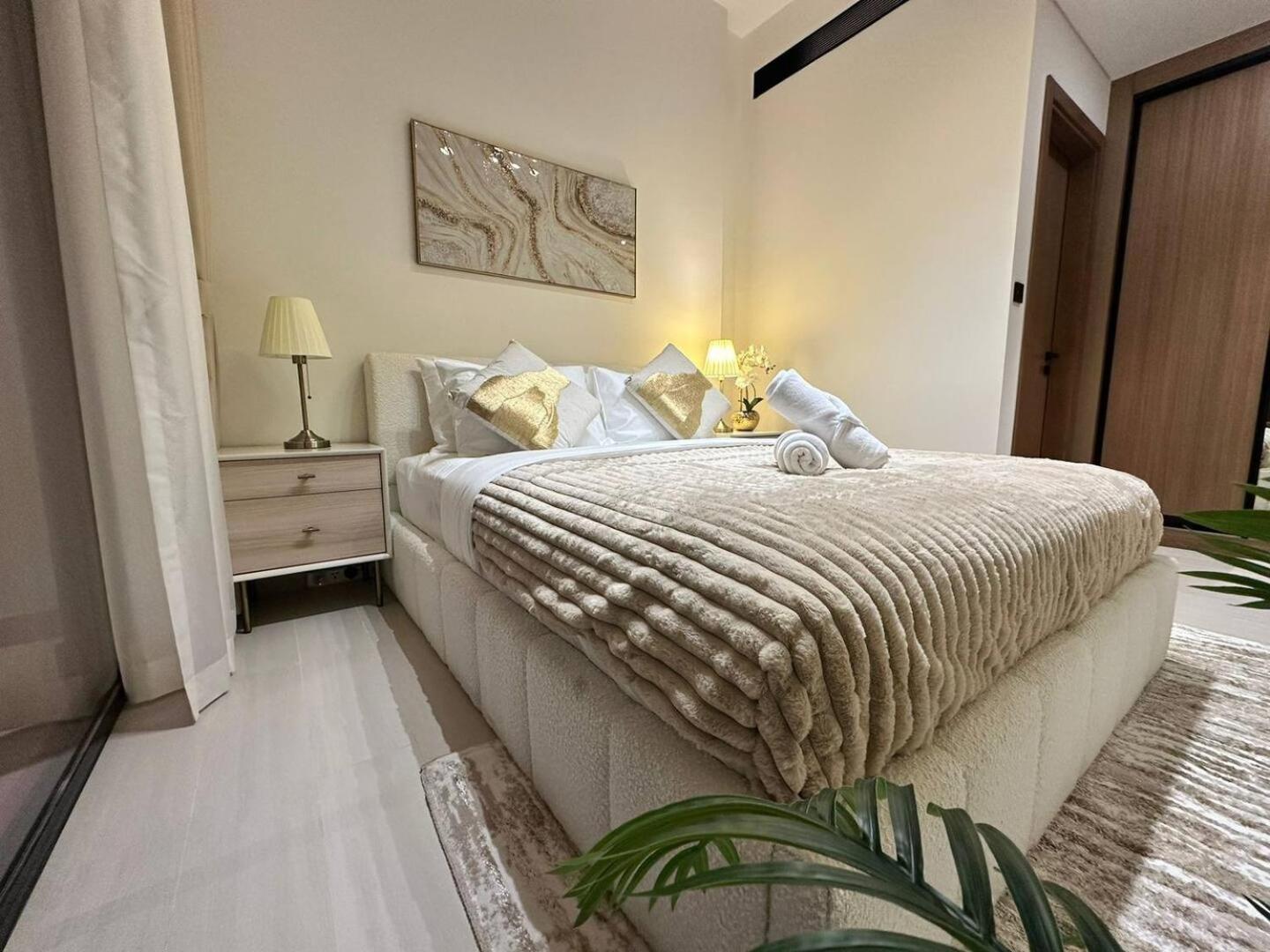 Modern 1 Bedroom Urban Escape In Jvc * Dubai