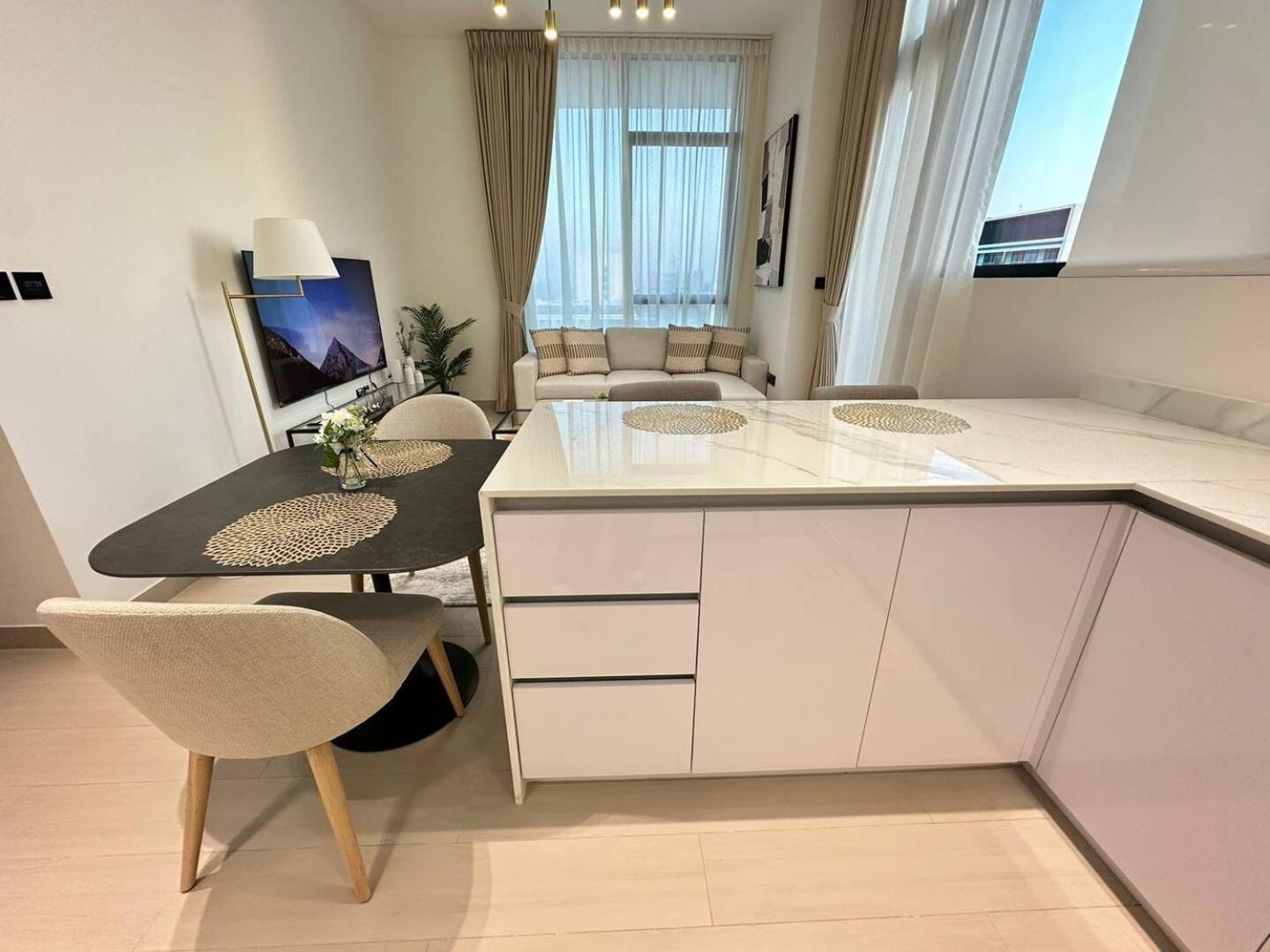 Stylish 2 Bedroom With Private Pool Jvc Apartment