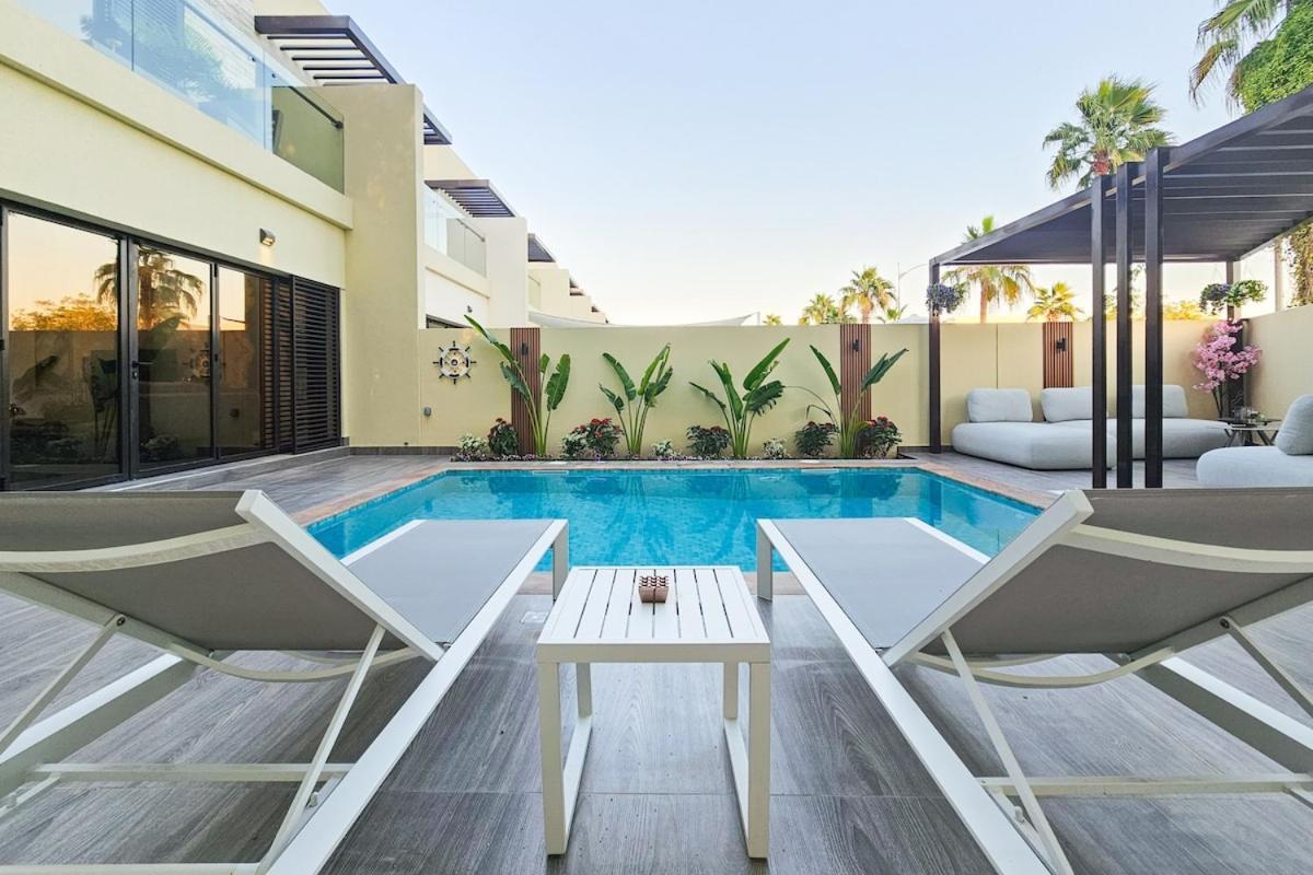 Stunning 4 Bed Villa, Private Pool, Damac Hills Villa Dubai