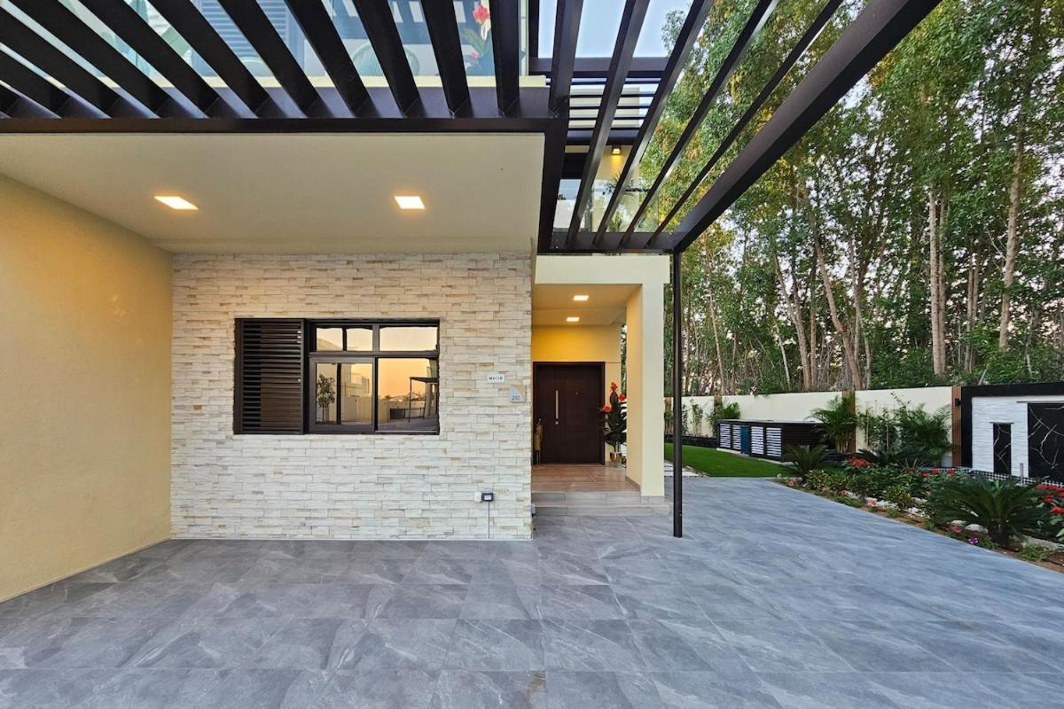 Villa Stunning 4 Bed Villa, Private Pool, Damac Hills Dubai