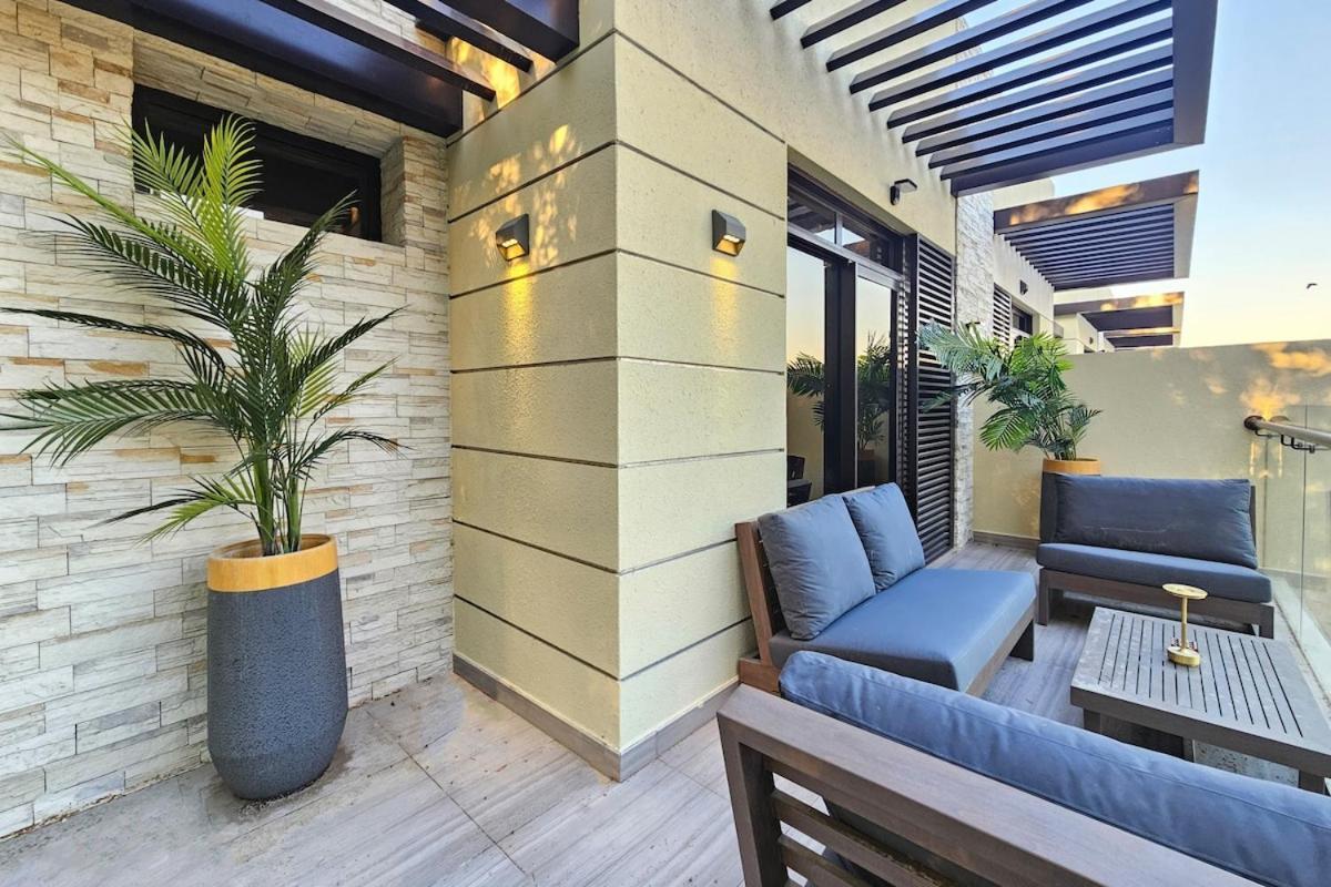 Stunning 4 Bed Villa, Private Pool, Damac Hills Villa *