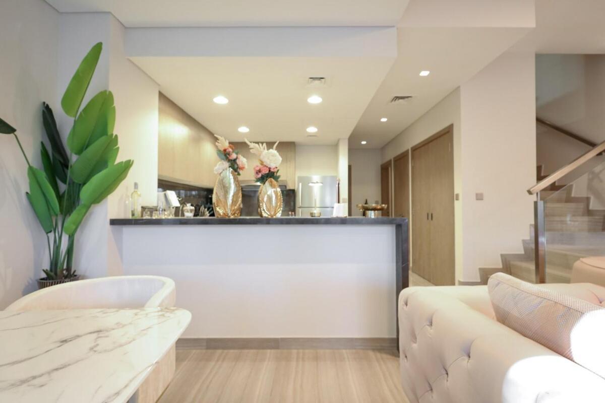 Villa Stunning 4 Bed Villa, Private Pool, Damac Hills Dubai