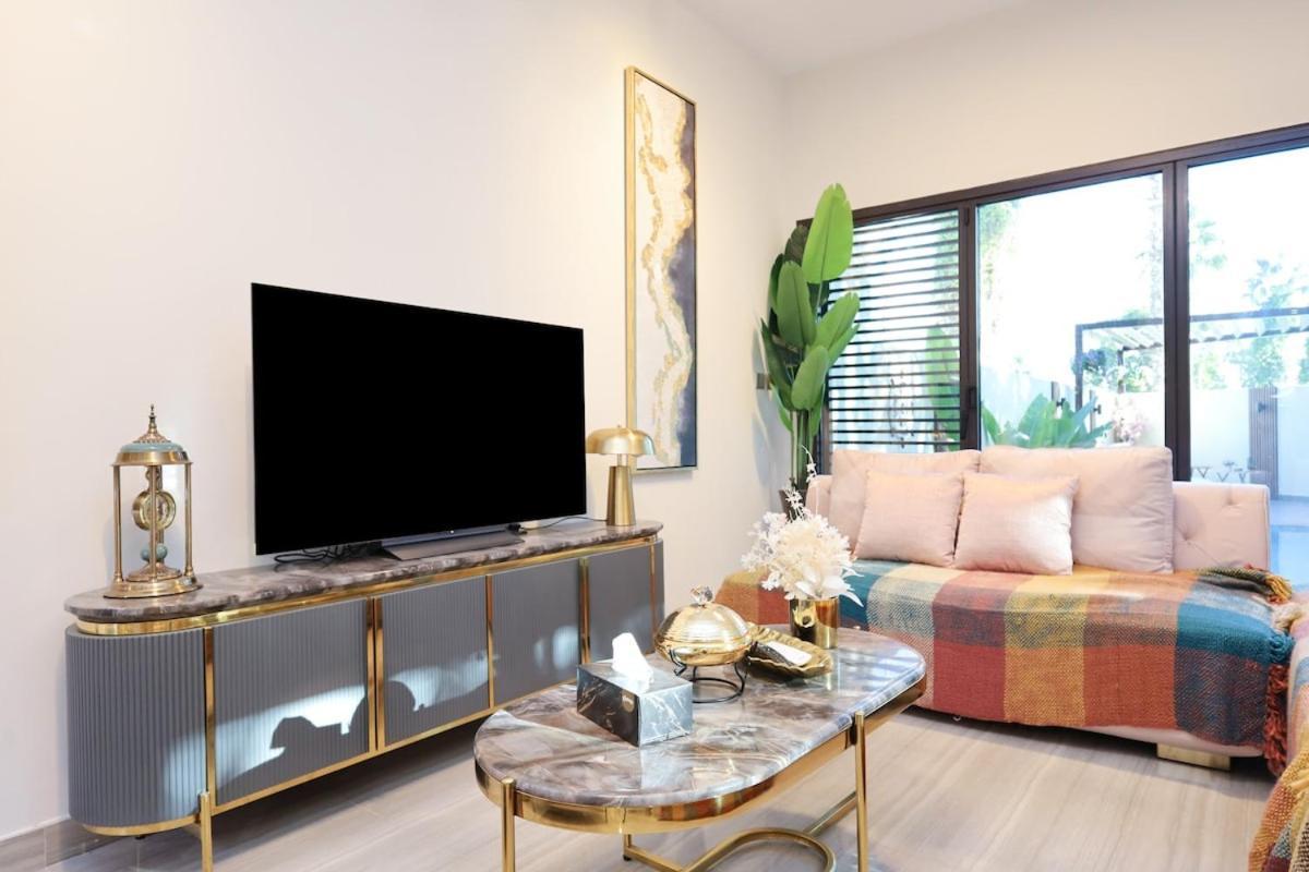 Stunning 4 Bed Villa, Private Pool, Damac Hills *