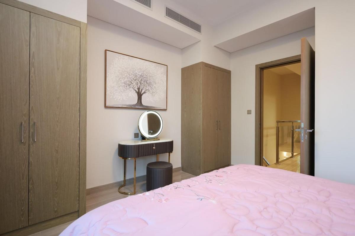 Stunning 4 Bed Villa, Private Pool, Damac Hills Villa