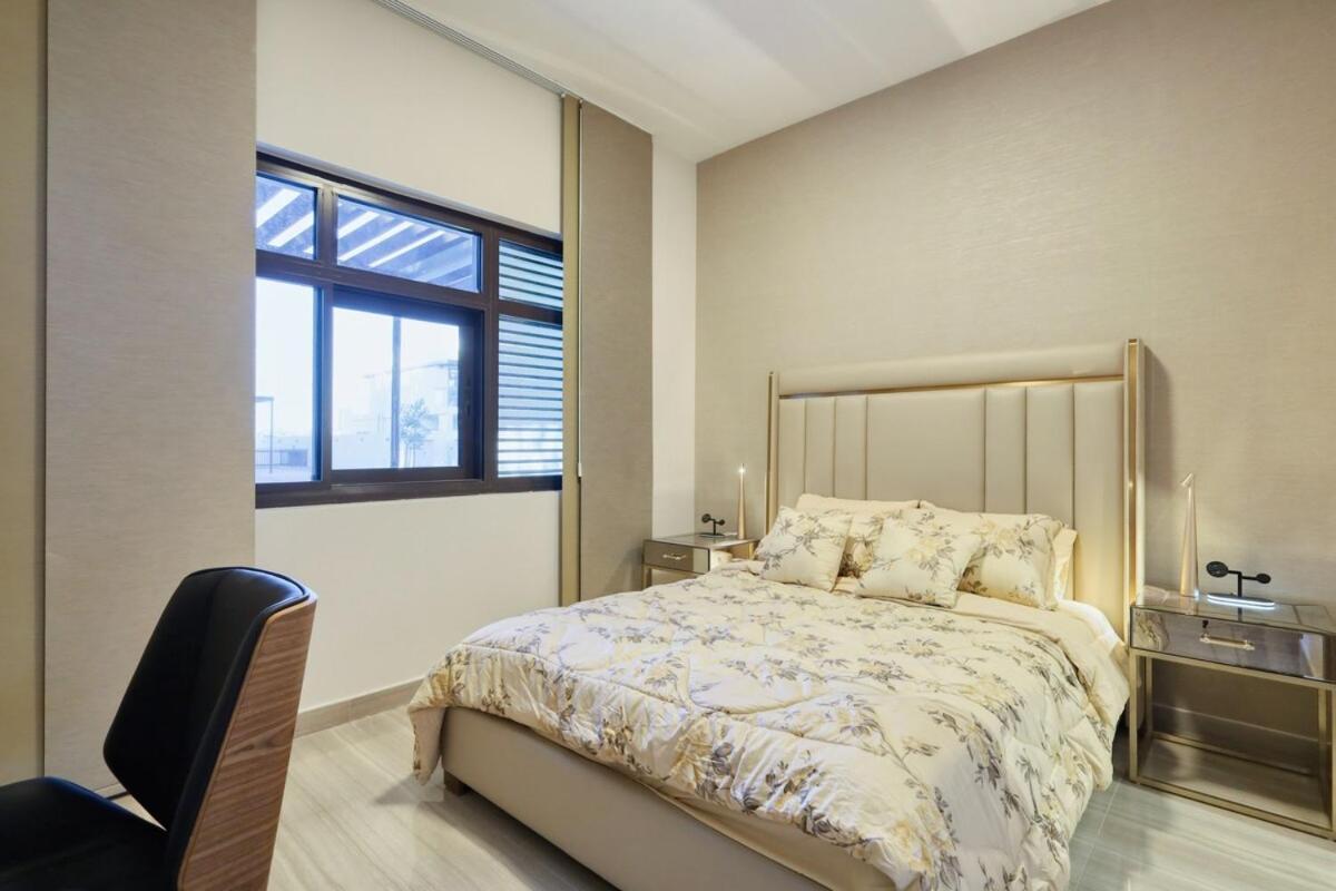 Villa Stunning 4 Bed Villa, Private Pool, Damac Hills *