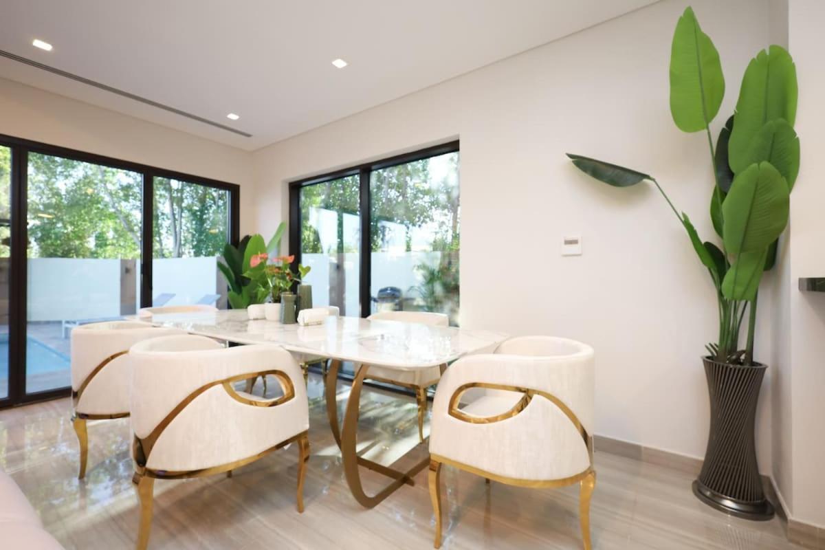 Stunning 4 Bed Villa, Private Pool, Damac Hills * Dubai