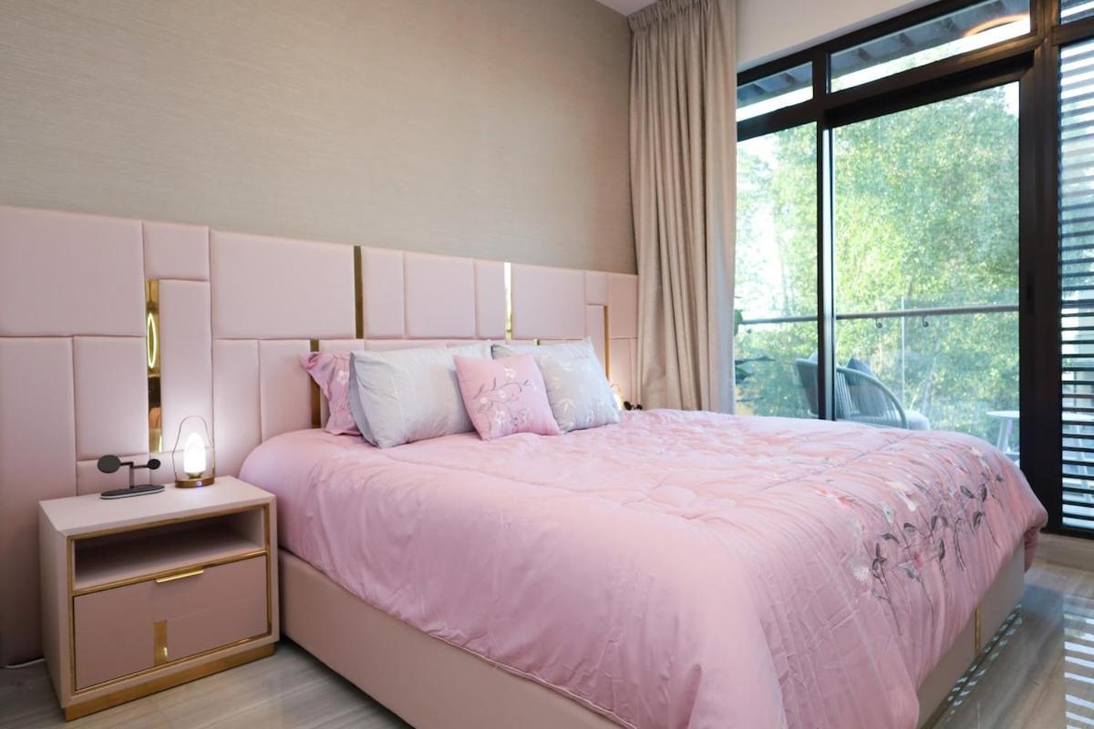 Stunning 4 Bed Villa, Private Pool, Damac Hills Villa