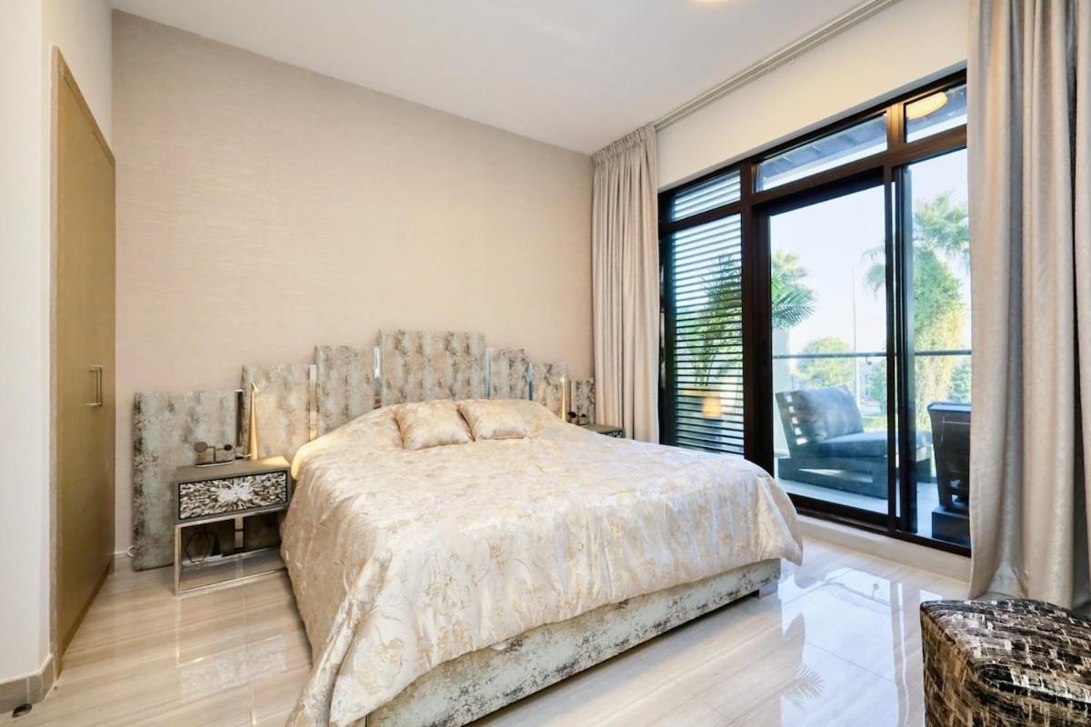 Stunning 4 Bed Villa, Private Pool, Damac Hills Villa Dubai