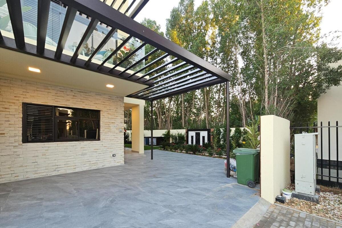 Stunning 4 Bed Villa, Private Pool, Damac Hills Villa