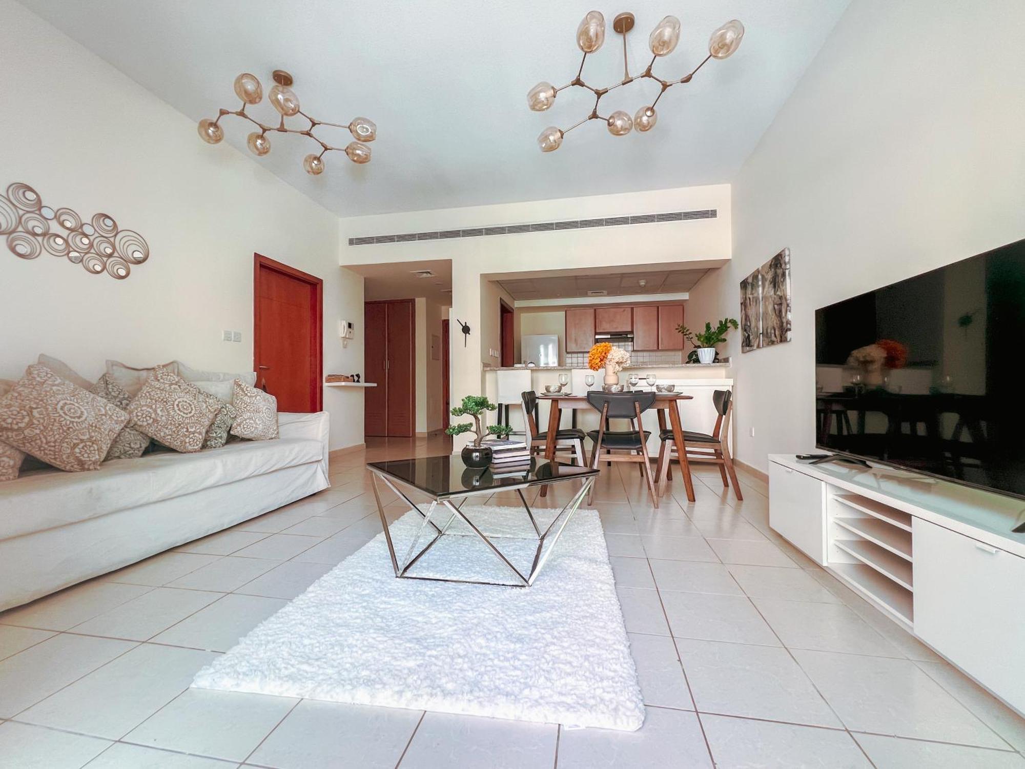 Gorgeous One Bedroom In The Heart Of * Dubai