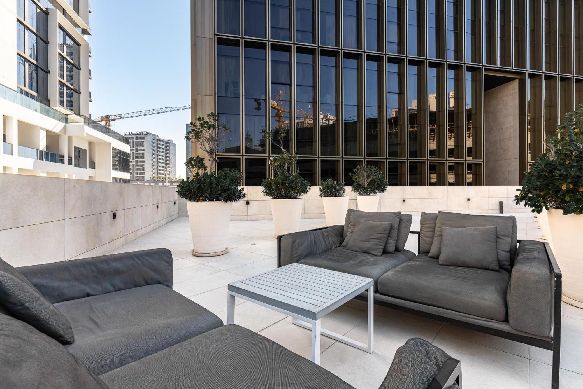 Apartment Modern 1br In The Heart Of By Simply Comfort Dubai