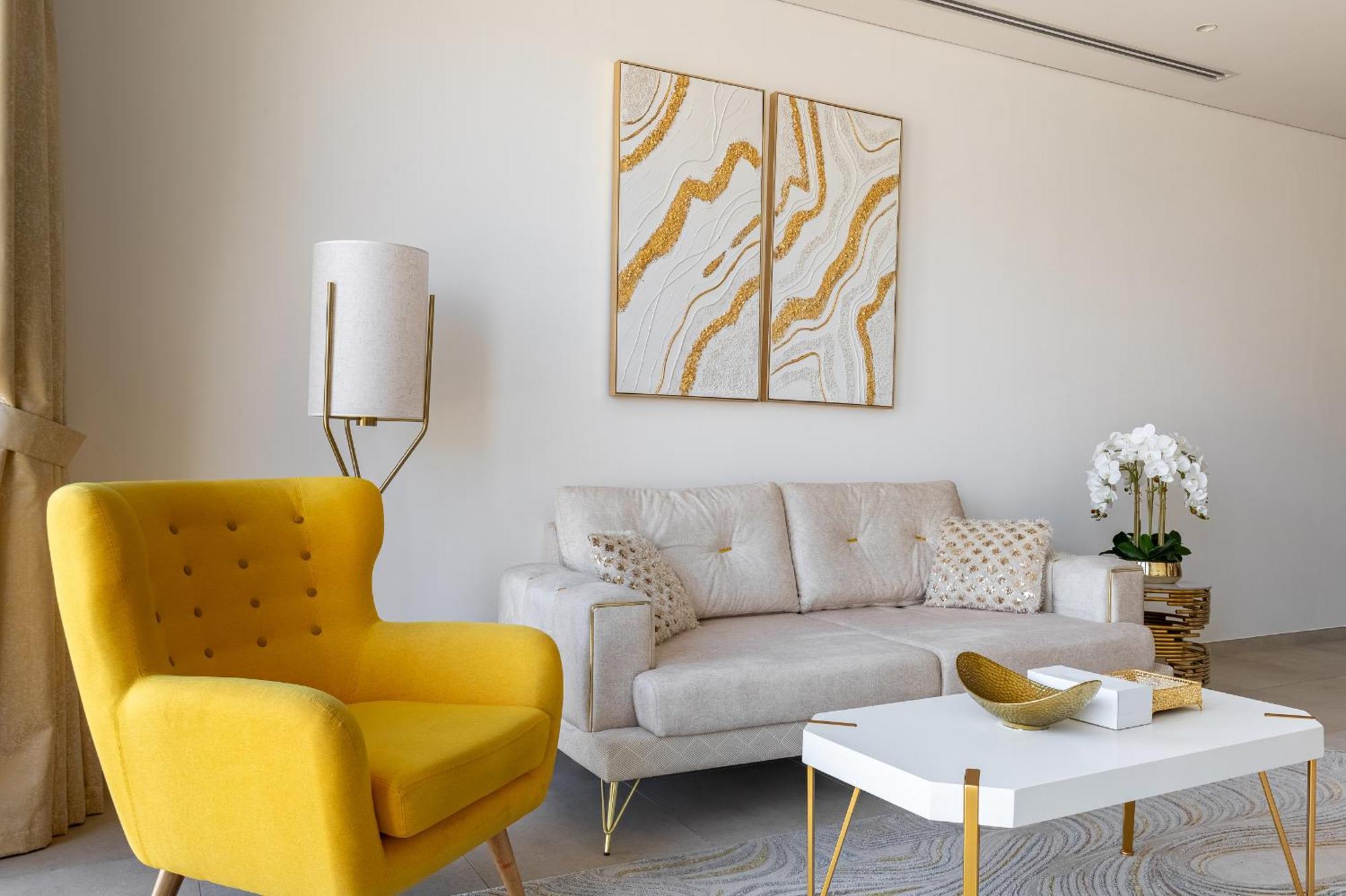 Apartment Modern 1br In The Heart Of By Simply Comfort Dubai