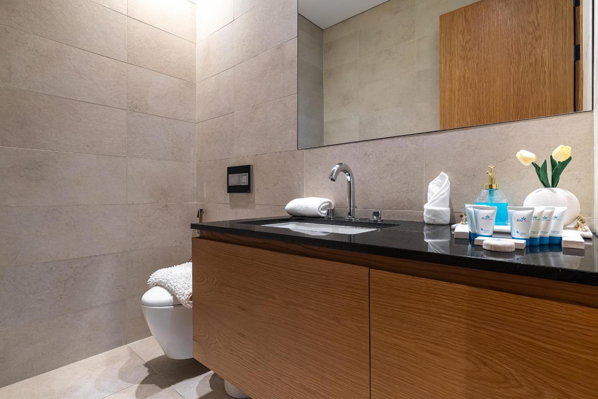 Modern 1br In The Heart Of By Simply Comfort