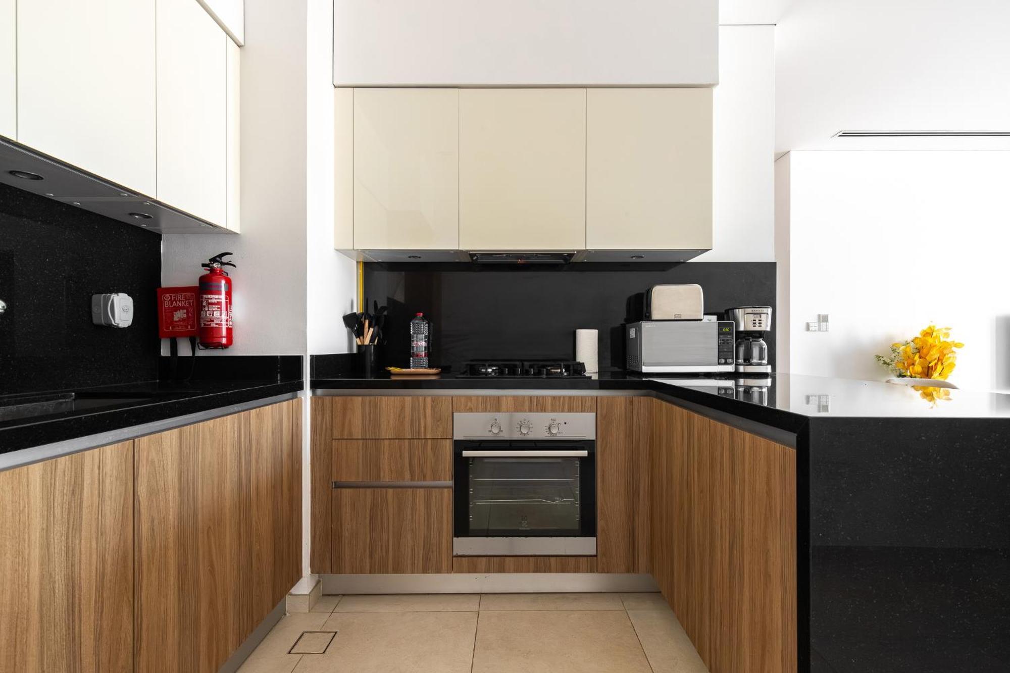 Apartment Modern 1br In The Heart Of By Simply Comfort Dubai