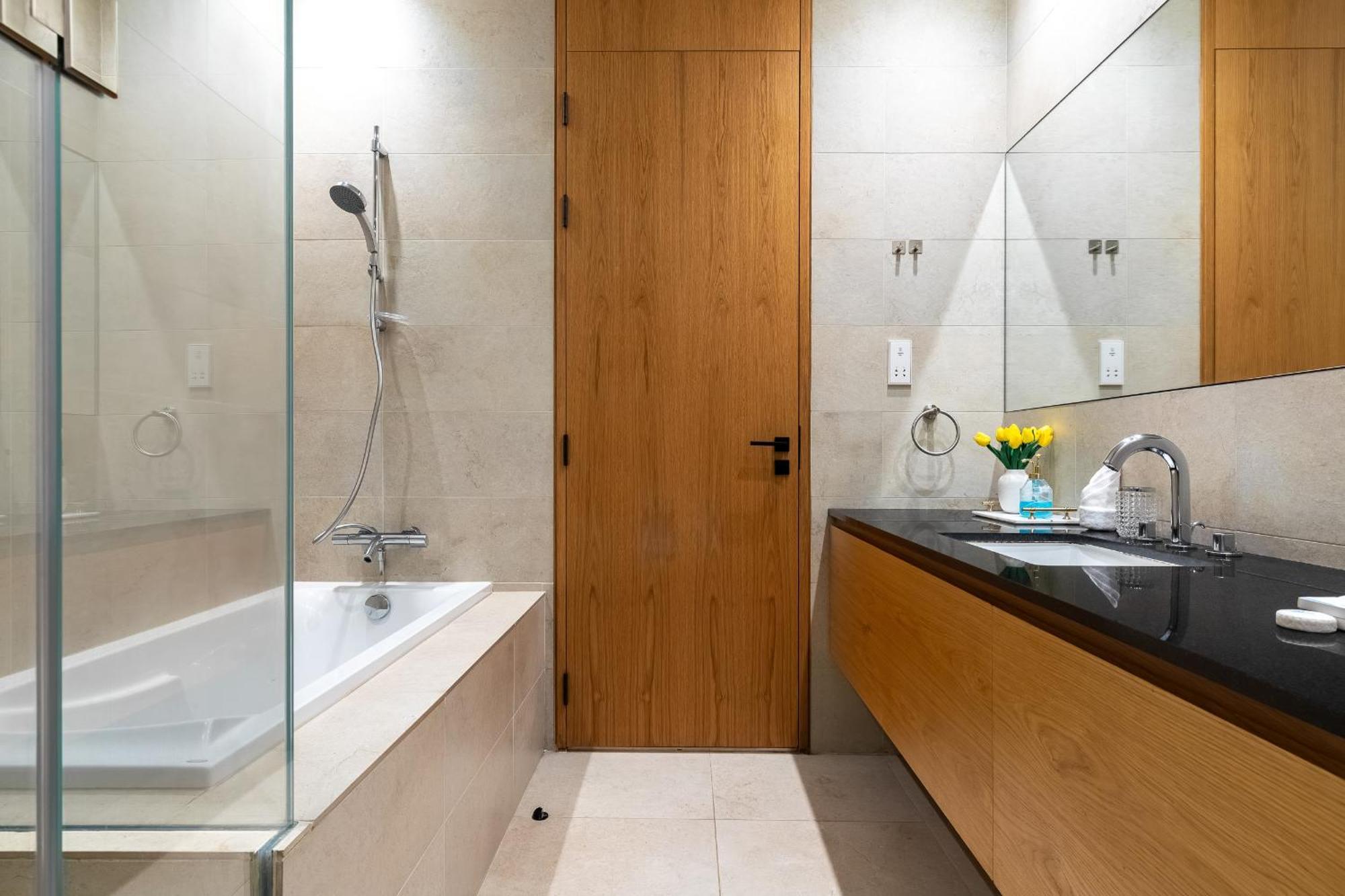 Modern 1br In The Heart Of By Simply Comfort Apartment